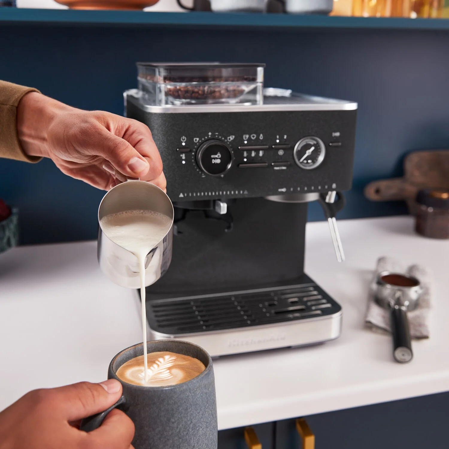 KitchenAid Semi-Automatic Espresso Machine with Burr Grinder in Cast Iron Black - 15 Bar Pump (KES6551BK) - Image 4