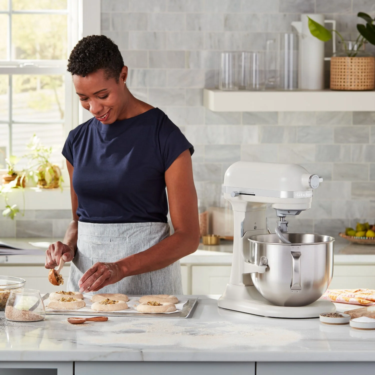 KitchenAid Stand Mixer, 7 Quart Bowl Lift, 11 Speeds in Milkshake (KSM70SKXXMH) - Image 3