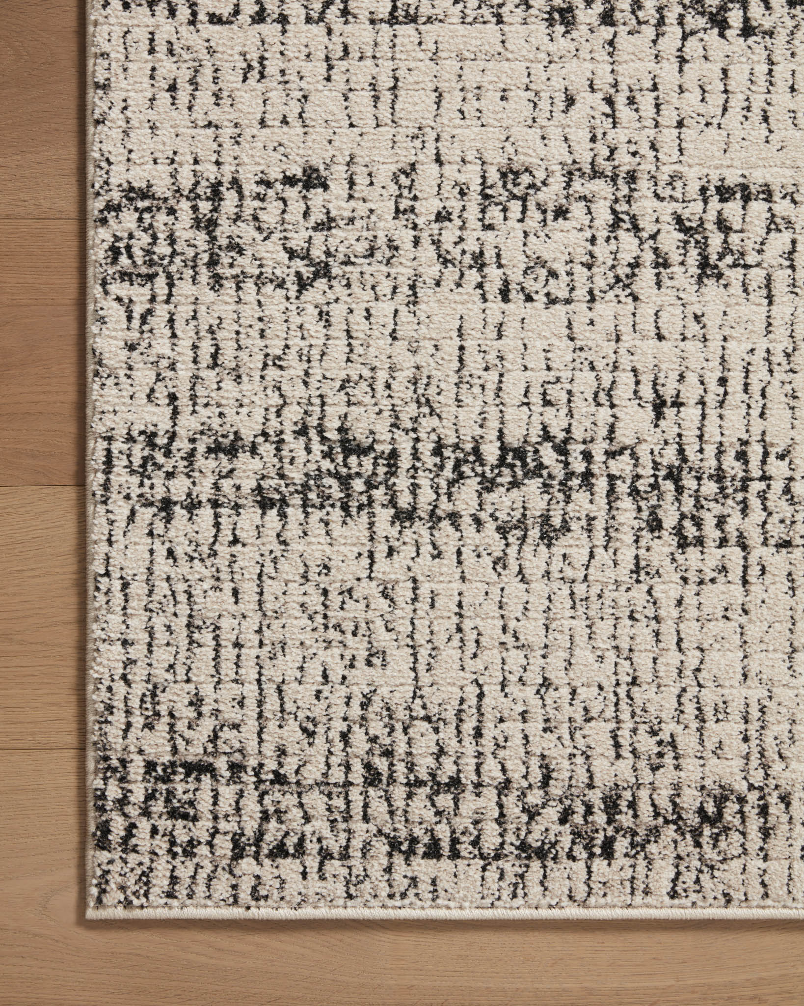 Loloi II Accent Rug 2' 7" x 4' in Oatmeal and Charcoal (DAR-02) - Image 7