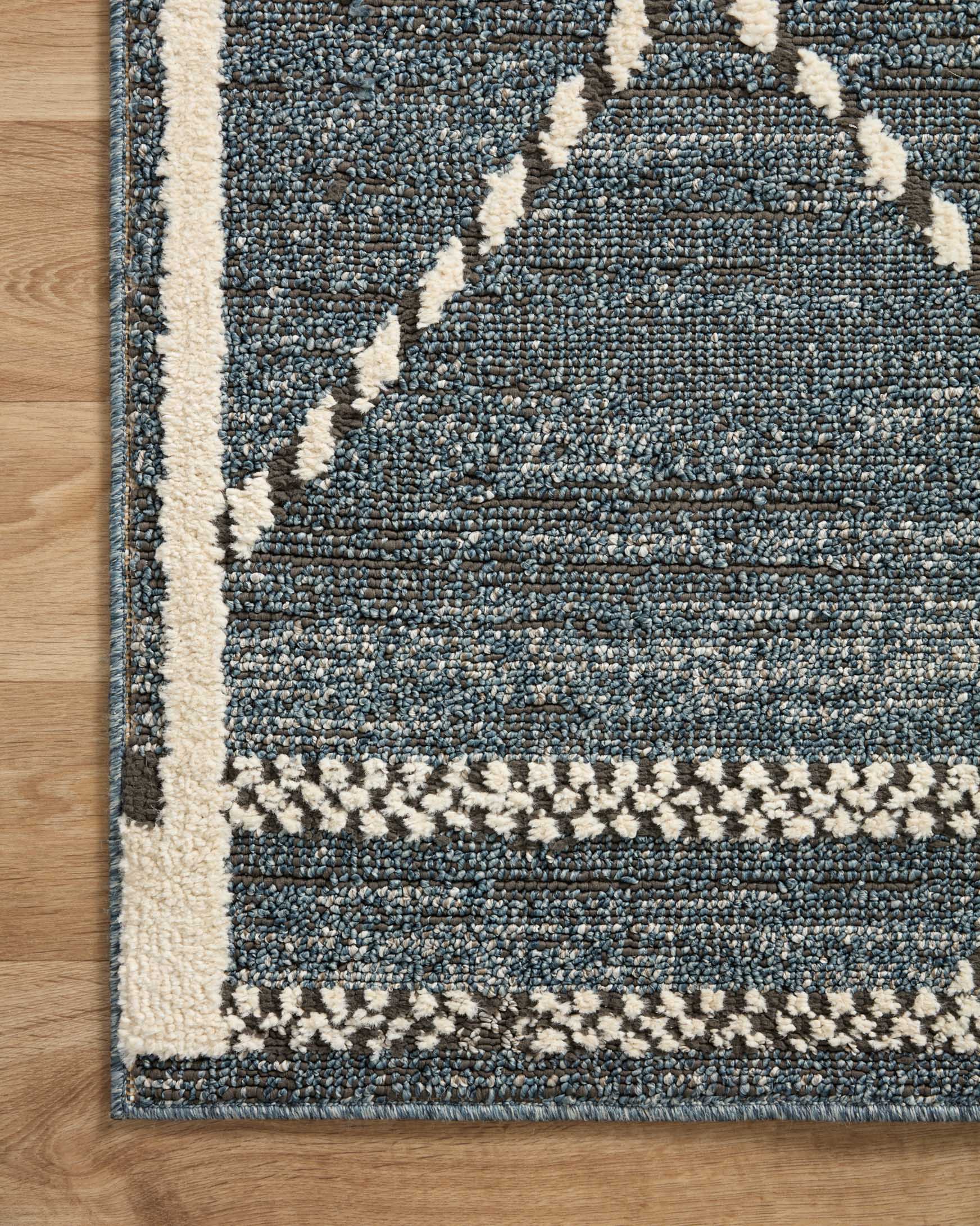 Loloi II Fabian Transitional Denim and Charcoal 4' x 6' Accent Rug - Image 5