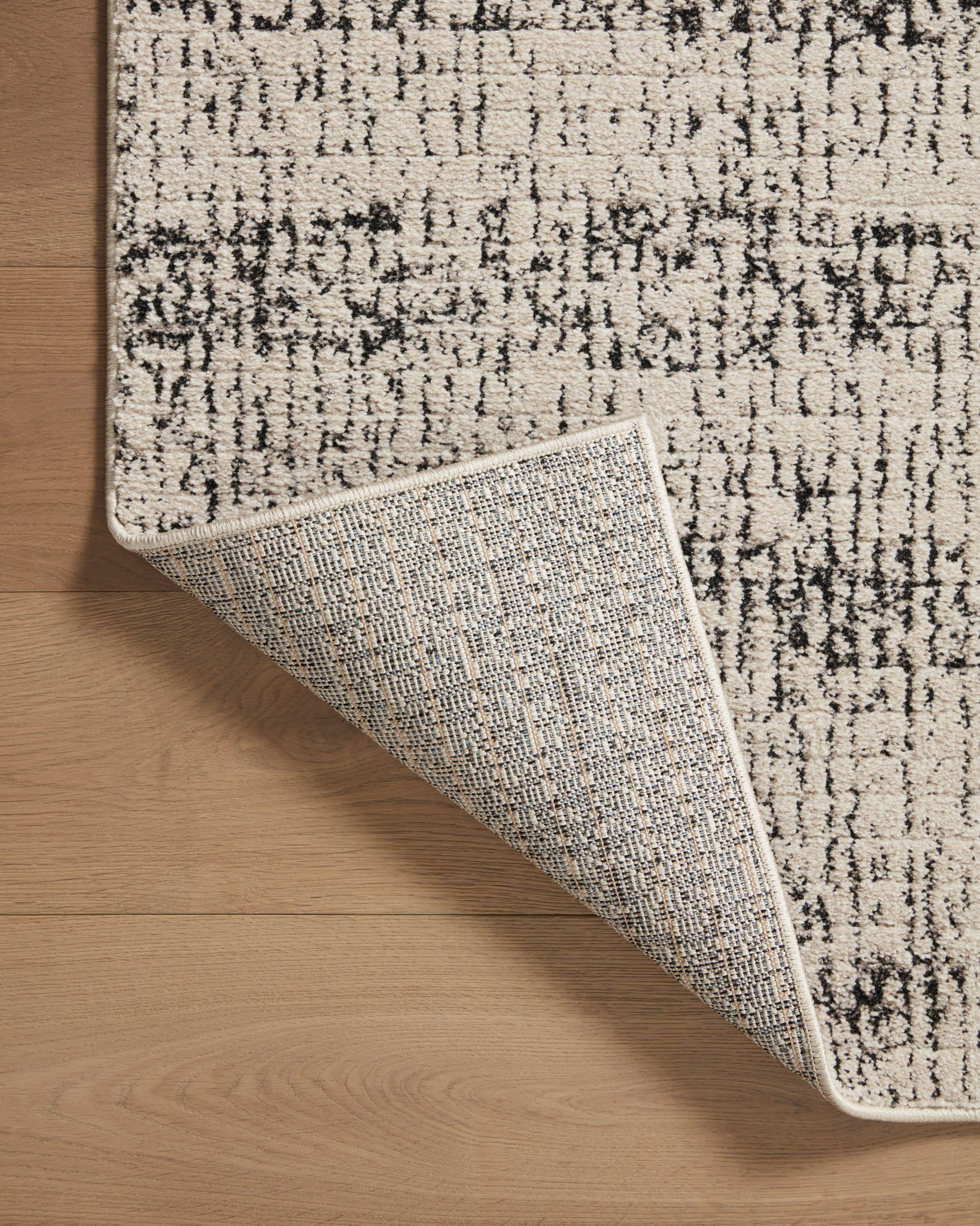 Loloi II Runner Rug 2' 7" x 8' in Oatmeal and Charcoal (DAR-02) - Image 8