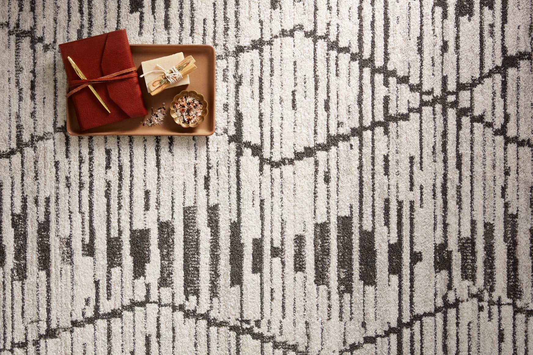 Loloi Kamala Transitional in Charcoal and Dove 2' 3" x 3'10" Accent Rug (KAM-02) - Image 3