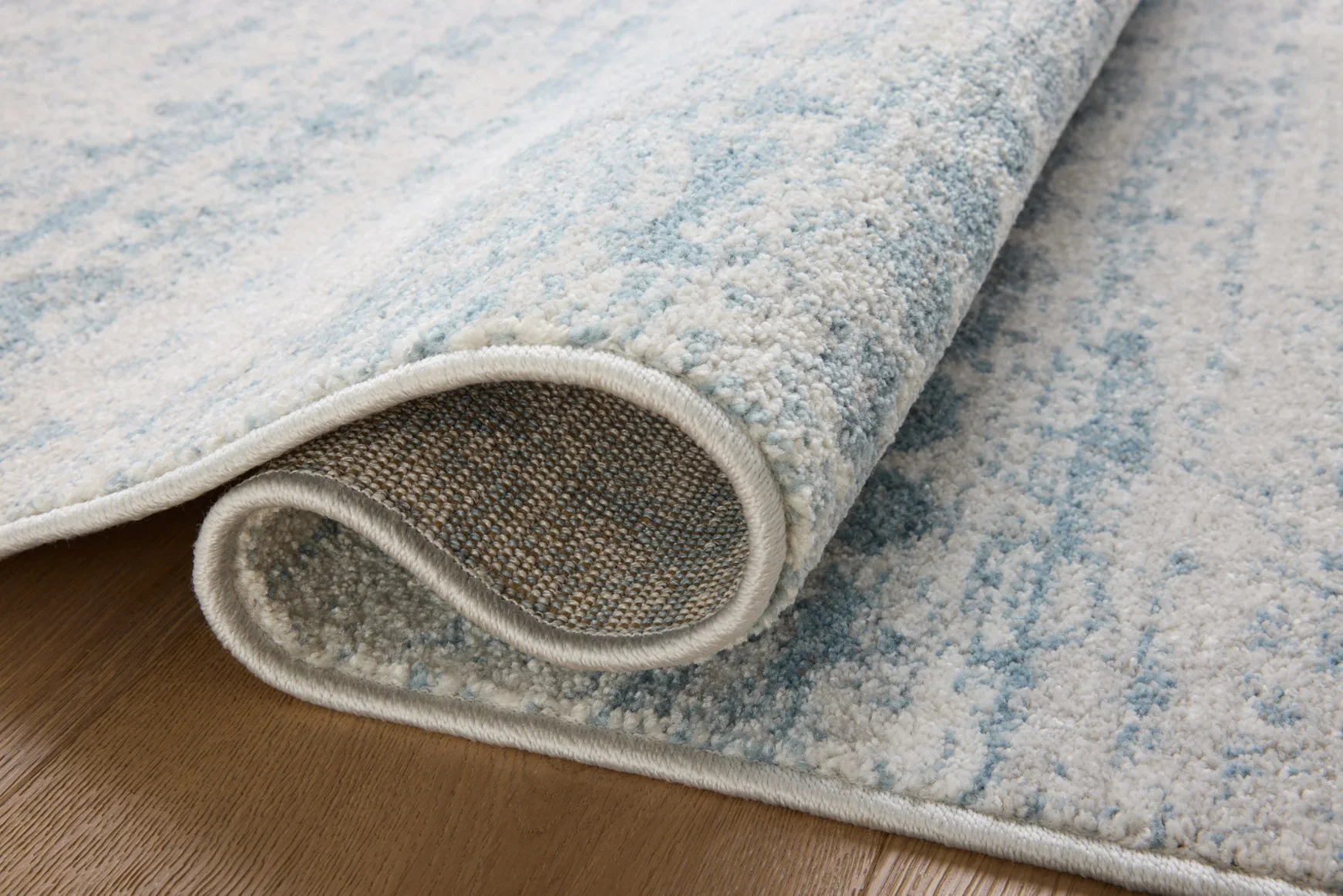 Loloi Kamala Transitional in Sky and Dove 4' x 6' Accent Rug (KAM-04) - Image 4
