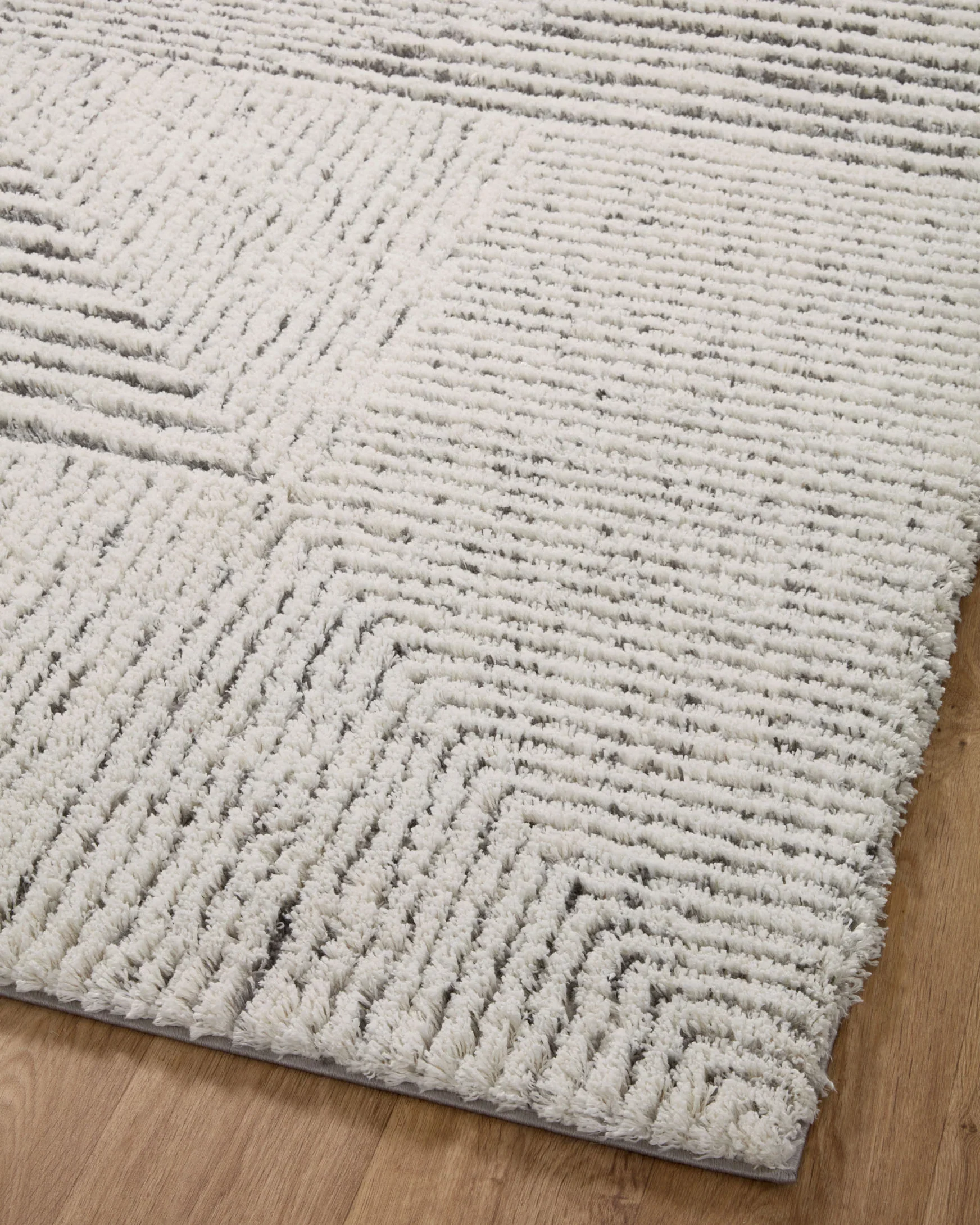 Loloi Levitt Shags in Ivory and Grey 5' 3" x 7' 6" Area Rug (LEV-02) - Image 8