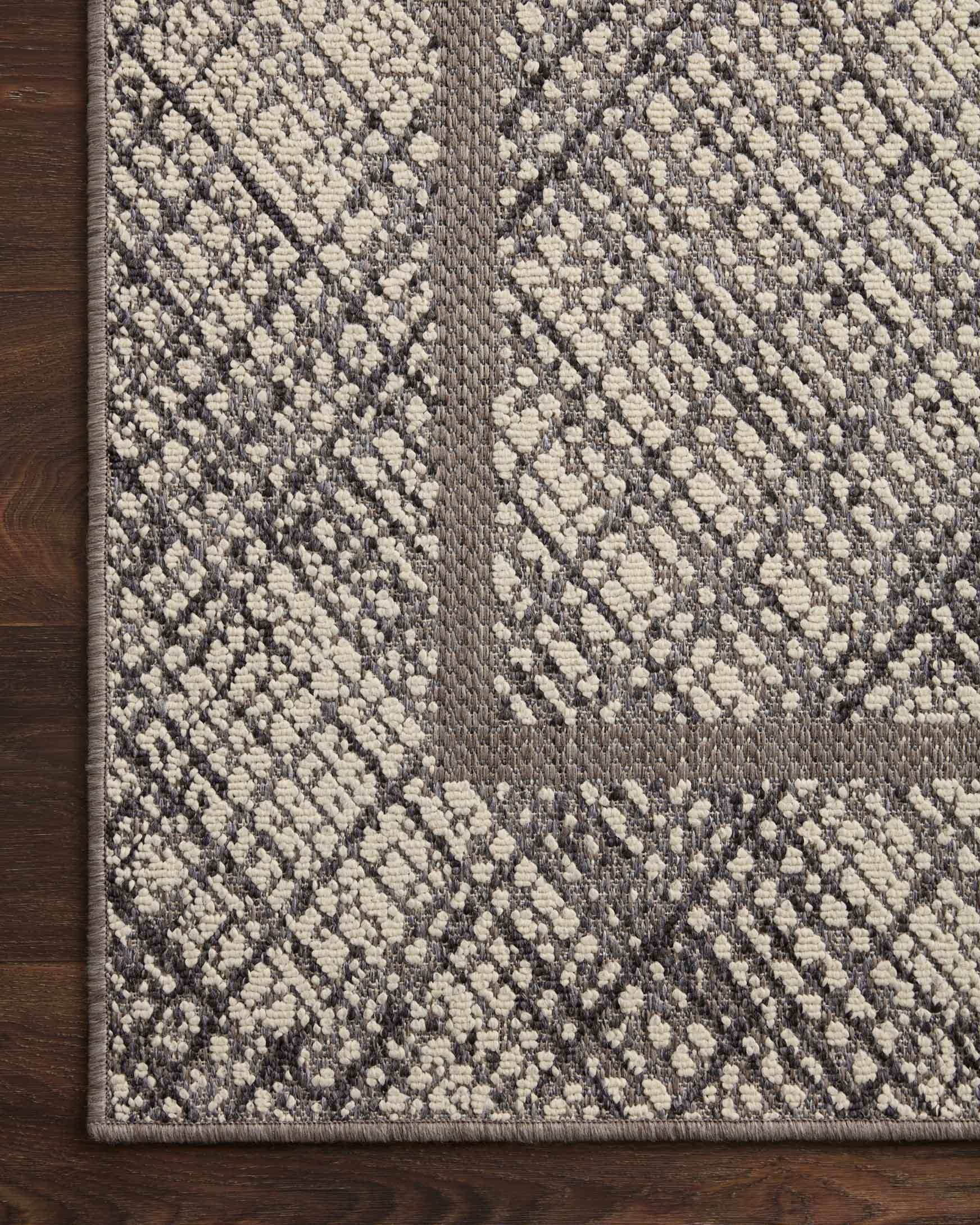 Loloi Rainier Indoor/Outdoor in Ivory and Charcoal 5' 3" x 7' 7" Area Rug (RAI-10) - Image 5