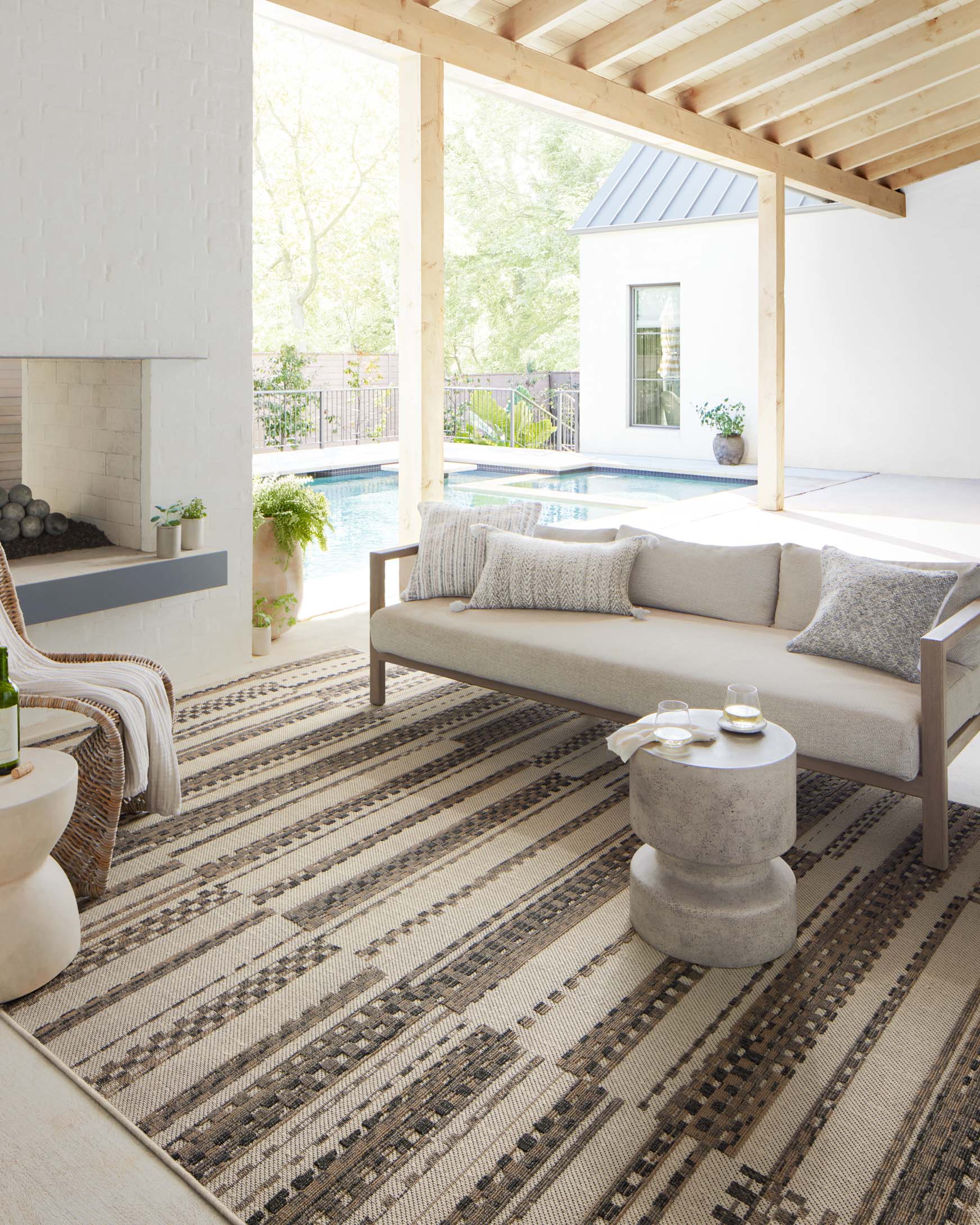Loloi Rainier Indoor/Outdoor in Ivory and Taupe 5' 3" x 7' 7" Area Rug (RAI-08) - Image 2