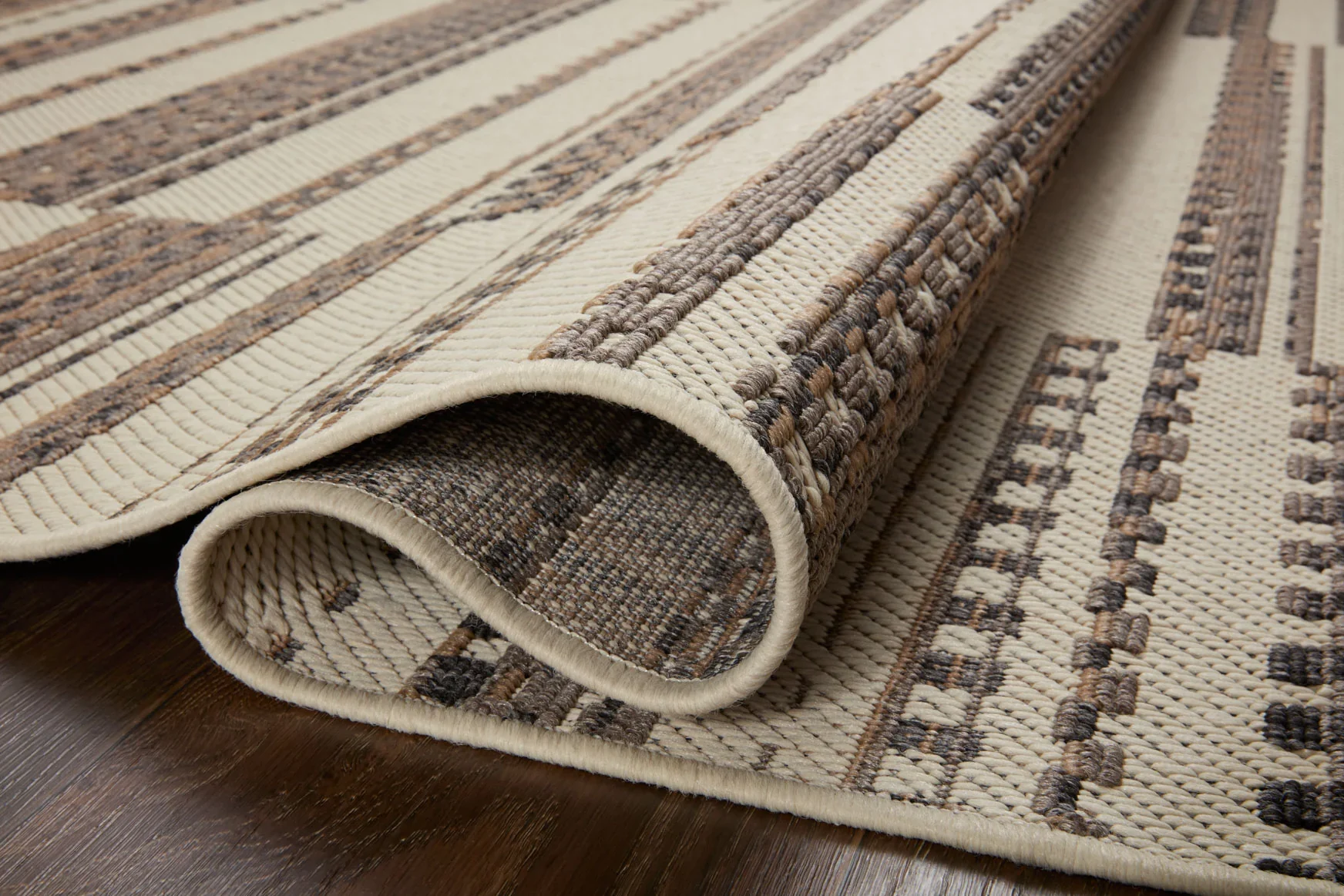 Loloi Rainier Indoor/Outdoor in Ivory and Taupe 5' 3" x 7' 7" Area Rug (RAI-08) - Image 4