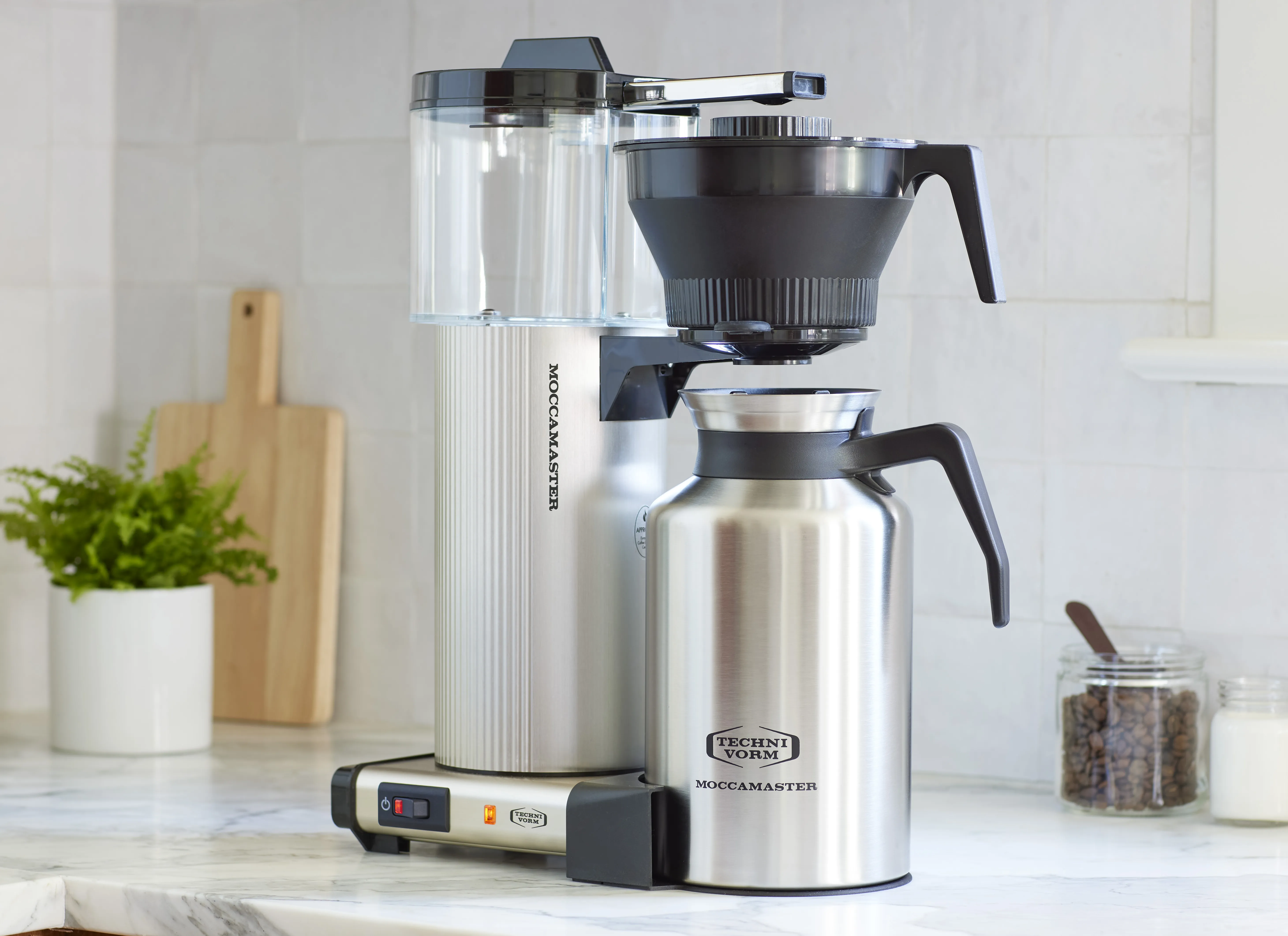 Moccamaster CDT Grand Carafe 15-Cup Coffee Maker in Brushed Silver with Manual Adjust Drip-Stop, 60 Ounce, 1.8 L (39340) - Image 2