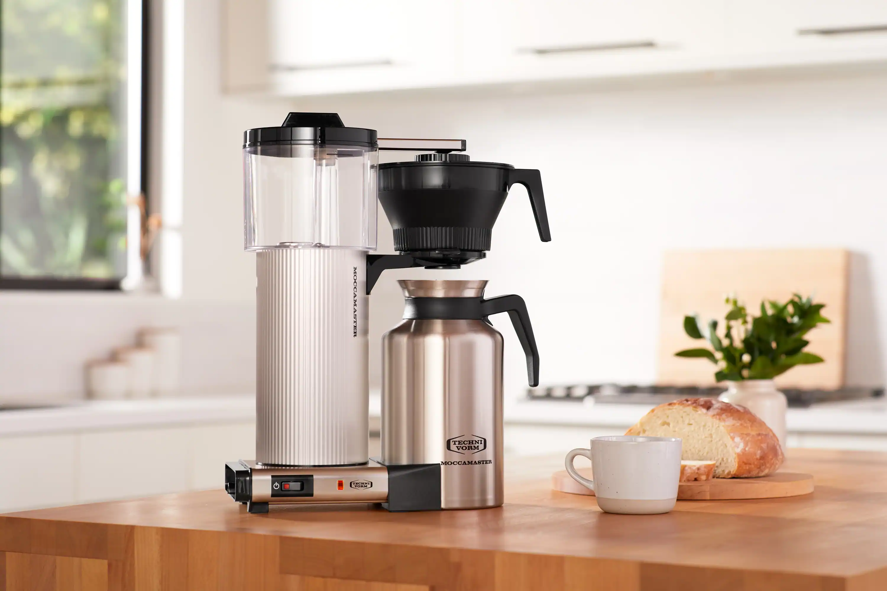 Moccamaster CDT Grand Carafe 15-Cup Coffee Maker in Brushed Silver with Manual Adjust Drip-Stop, 60 Ounce, 1.8 L (39340) - Image 4