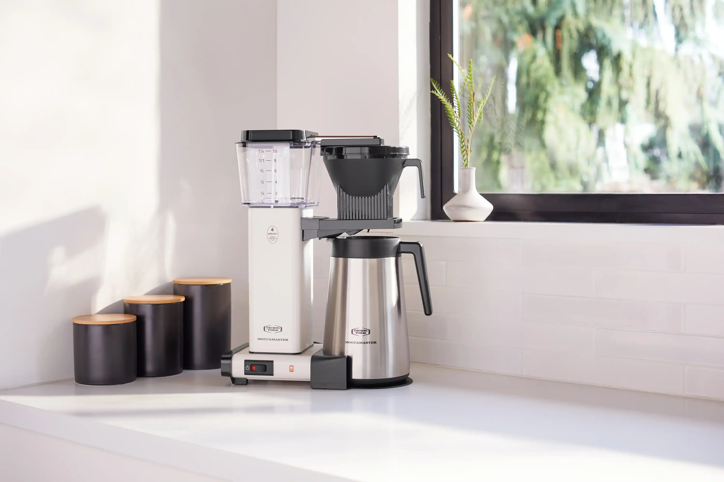 Moccamaster KBGT Thermal Carafe 10-Cup Coffee Maker in Off-White with Automatic Drip-Stop, 40 Ounce, 1.25L (79318) - Image 3