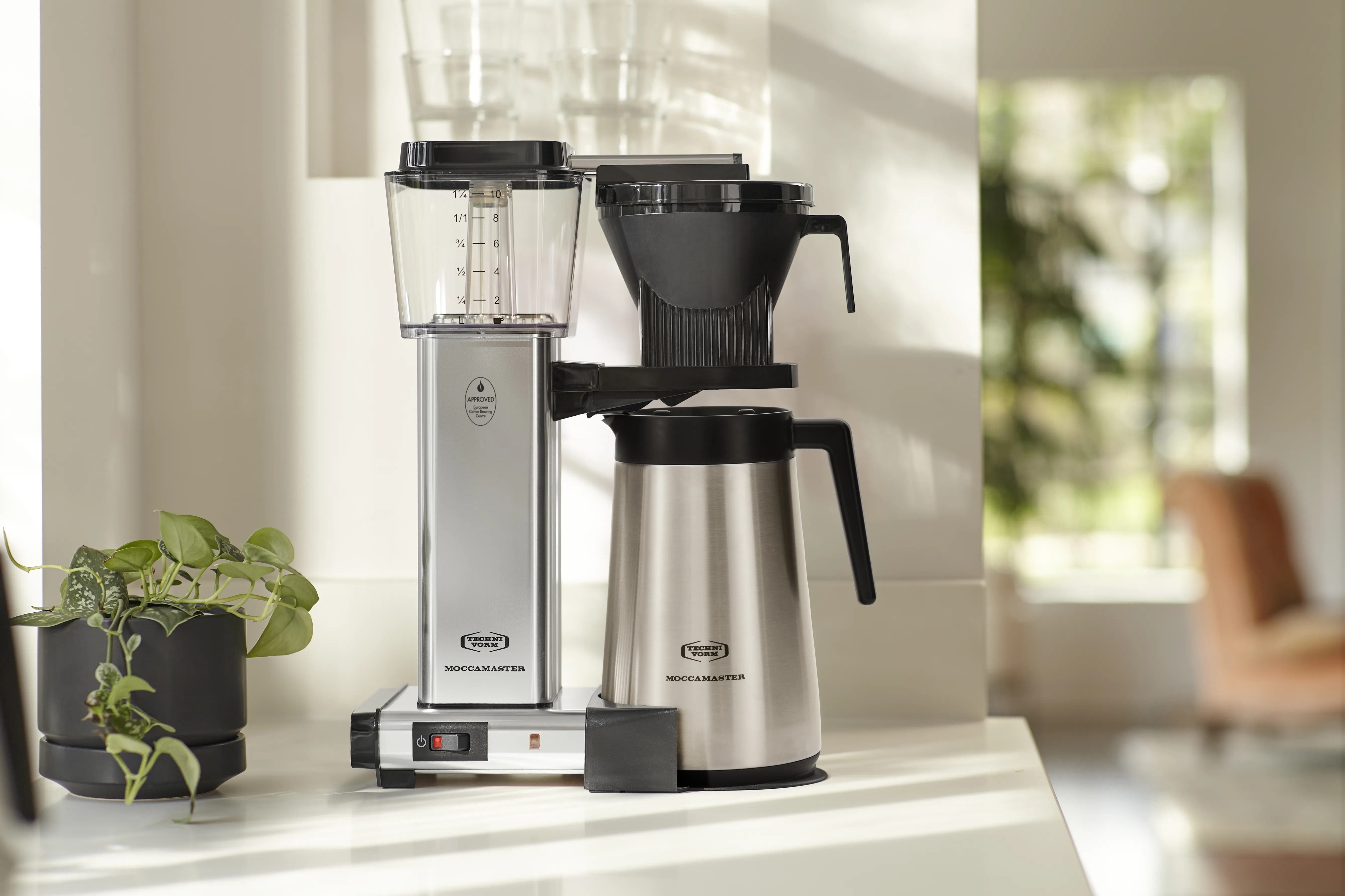 Moccamaster KBGT Thermal Carafe 10-Cup Coffee Maker in Polished Silver with Automatic Drip-Stop 40 Ounce, 1.25L (79312) - Image 3