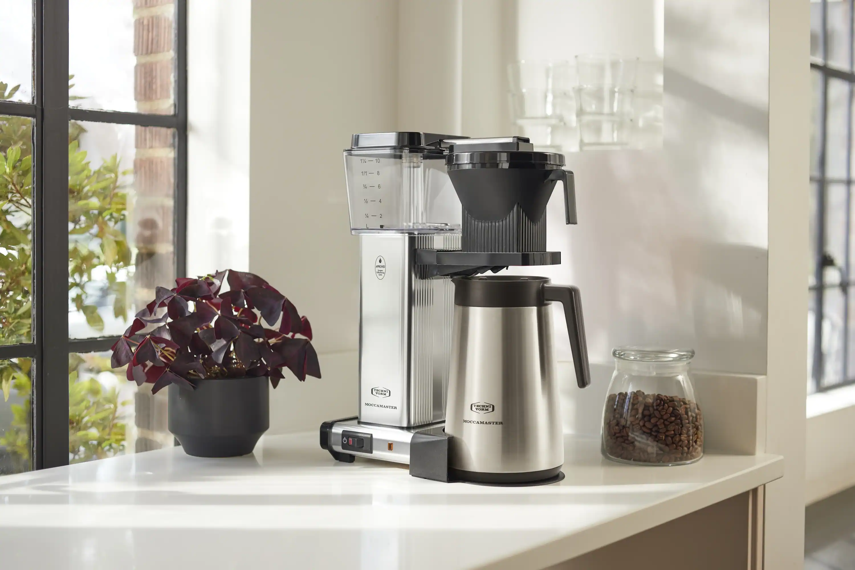 Moccamaster KBGT Thermal Carafe 10-Cup Coffee Maker in Polished Silver with Automatic Drip-Stop 40 Ounce, 1.25L (79312) - Image 6