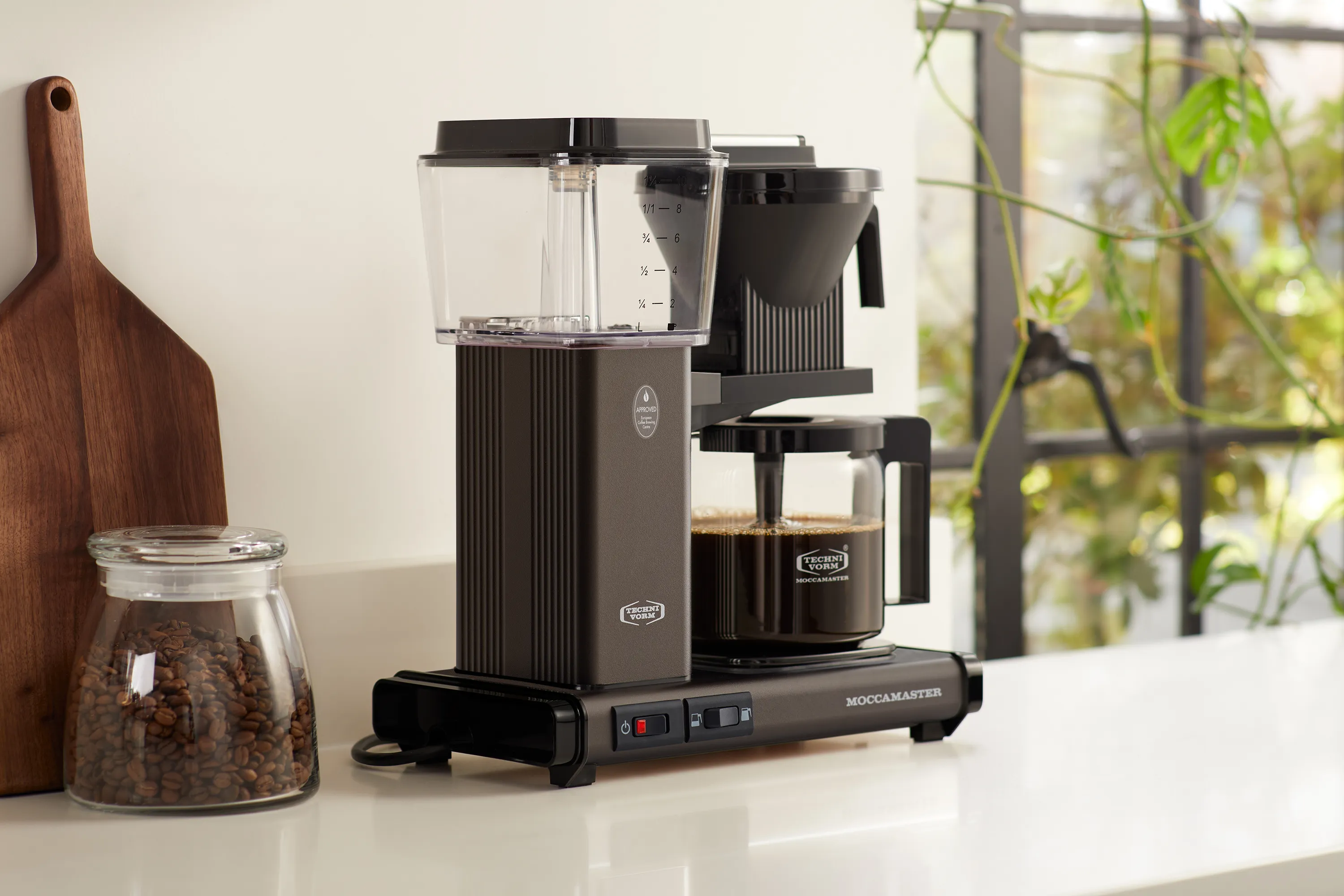 Moccamaster KBGV Select Glass Carafe 10-Cup Coffee Maker in Dutch Cocoa with Automatic Drip-Stop, 40 Ounce, 1.25L (53932) - Image 4
