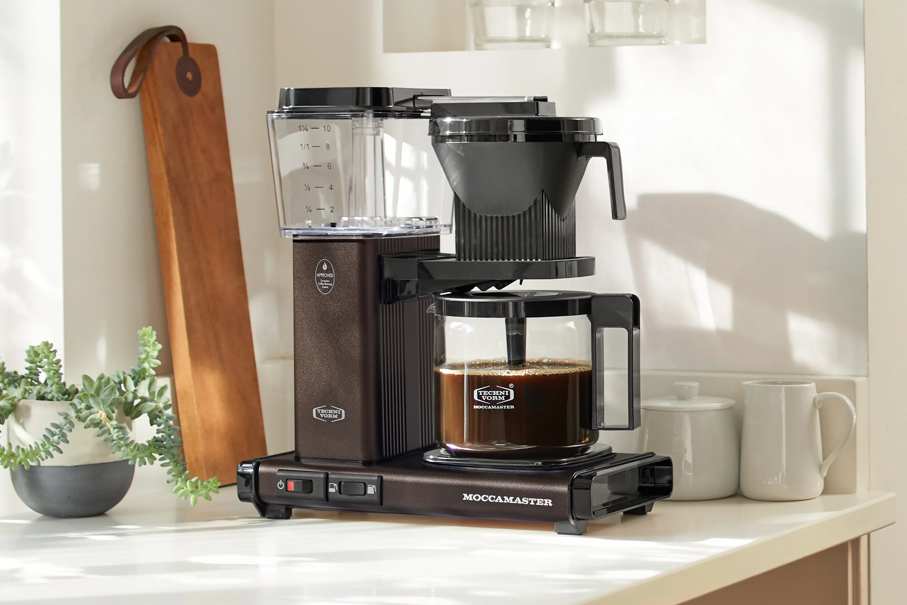 Moccamaster KBGV Select Glass Carafe 10-Cup Coffee Maker in Dutch Cocoa with Automatic Drip-Stop, 40 Ounce, 1.25L (53932) - Image 5