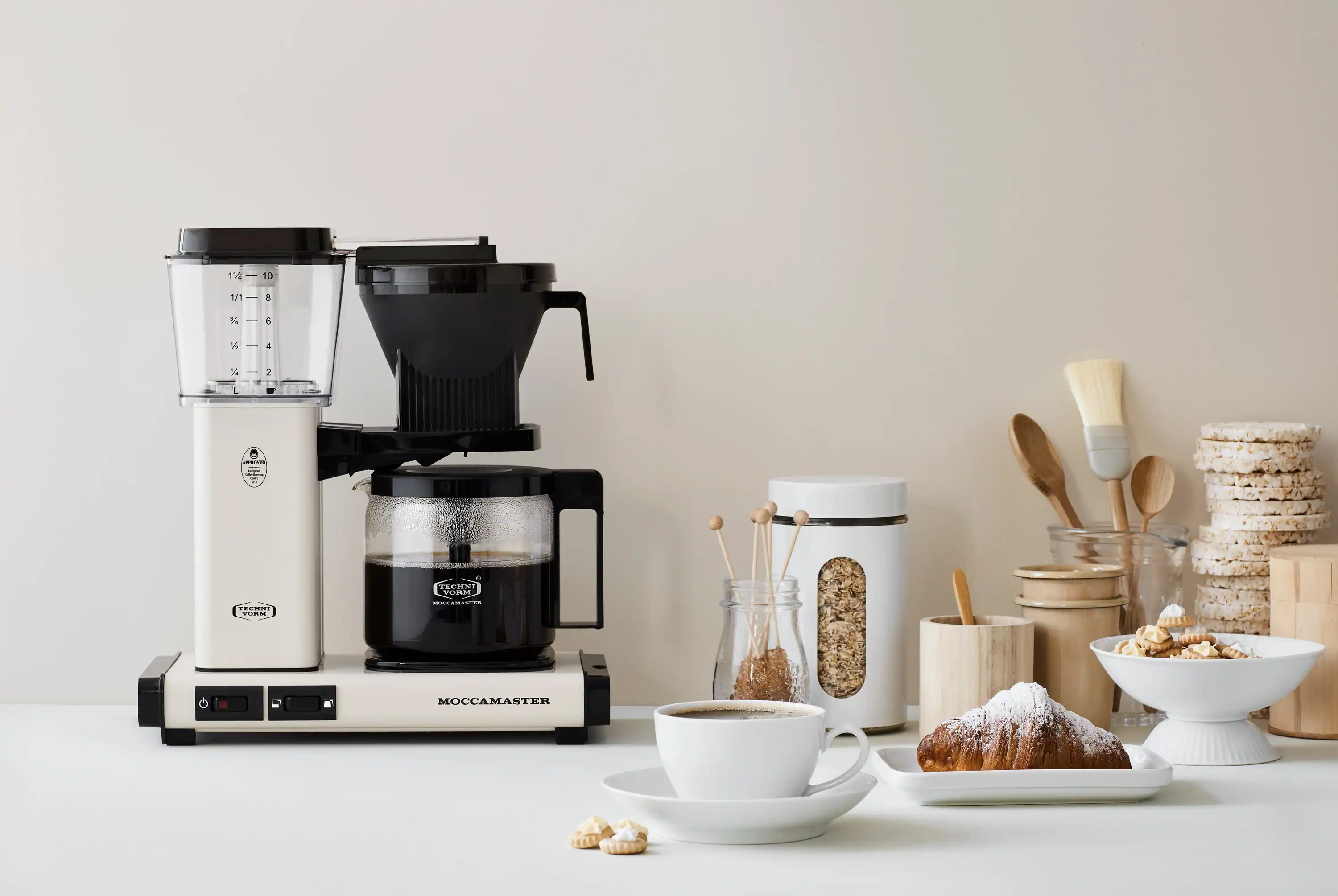 Moccamaster KBGV Select Glass Carafe 10-Cup Coffee Maker in Off-White with Automatic Drip-Stop, 40 Ounce, 1.25L (53933) - Image 3