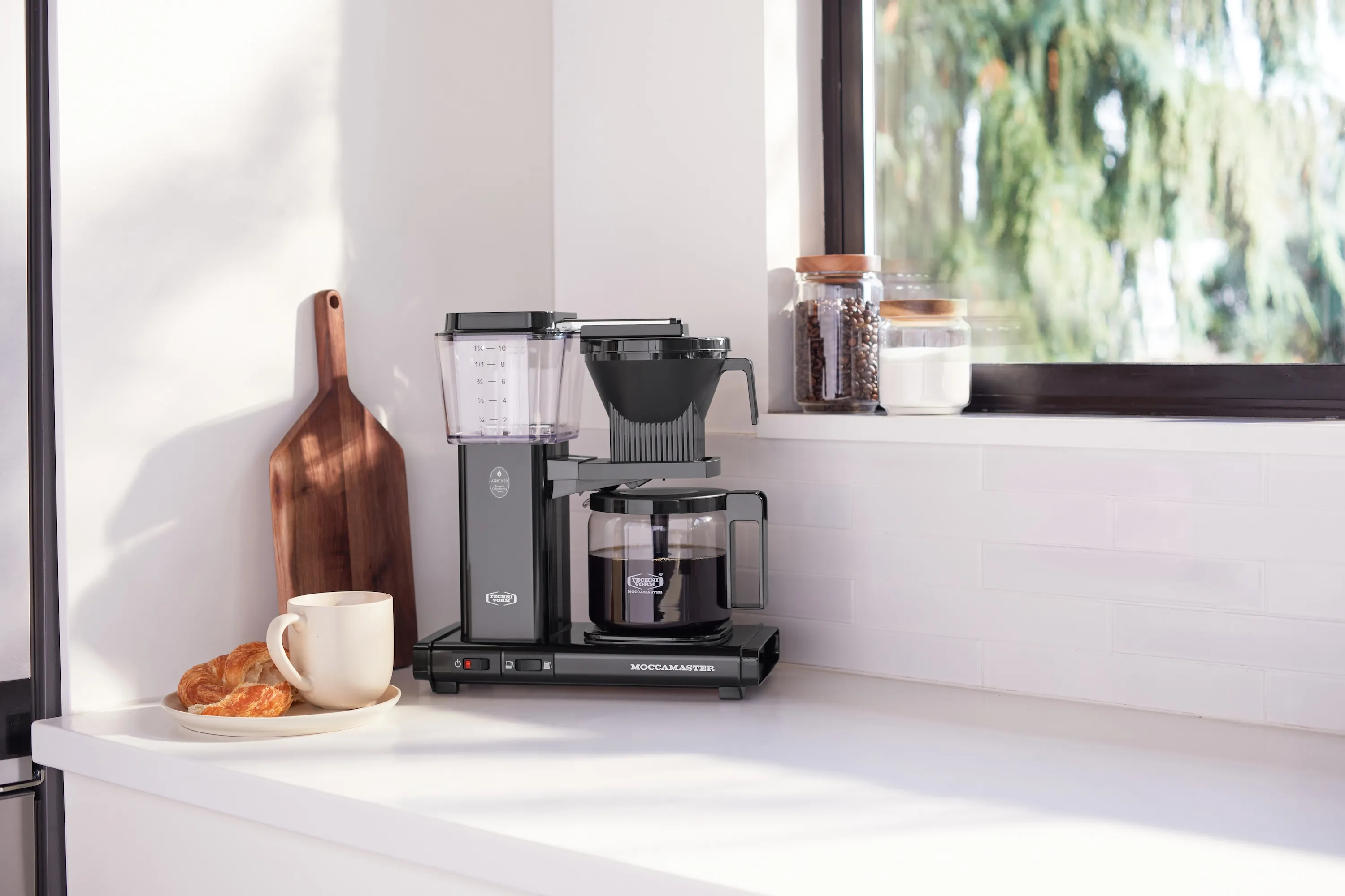 Moccamaster KBGV Select Glass Carafe 10-Cup Coffee Maker in Black with Automatic Drip-Stop, 40 Ounce, 1.25L (53937) - Image 6