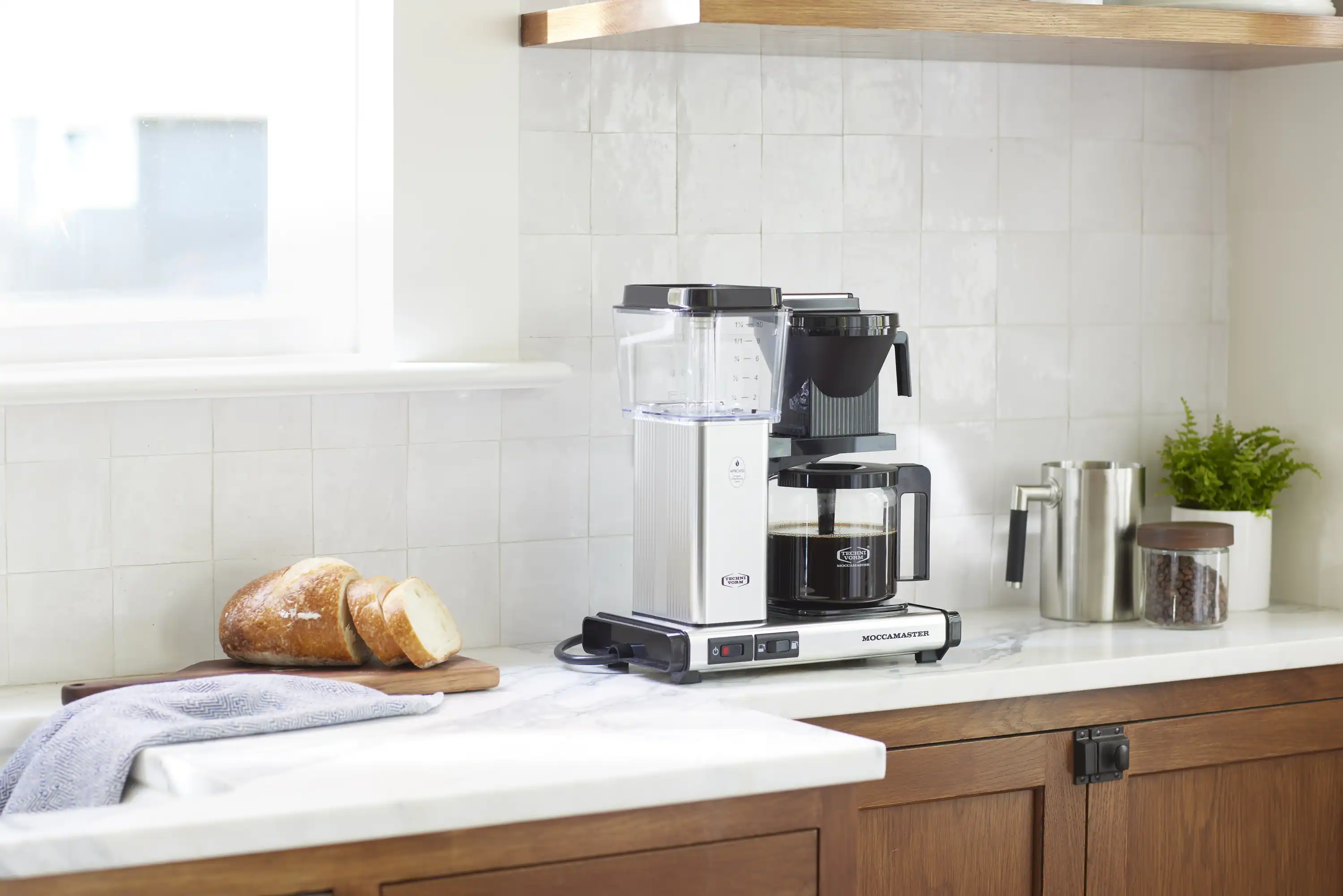 Moccamaster KBGV Select Glass Carafe 10-Cup Coffee Maker in Polished Silver with Automatic Drip-Stop, 40 Ounce, 1.25L (53941) - Image 11