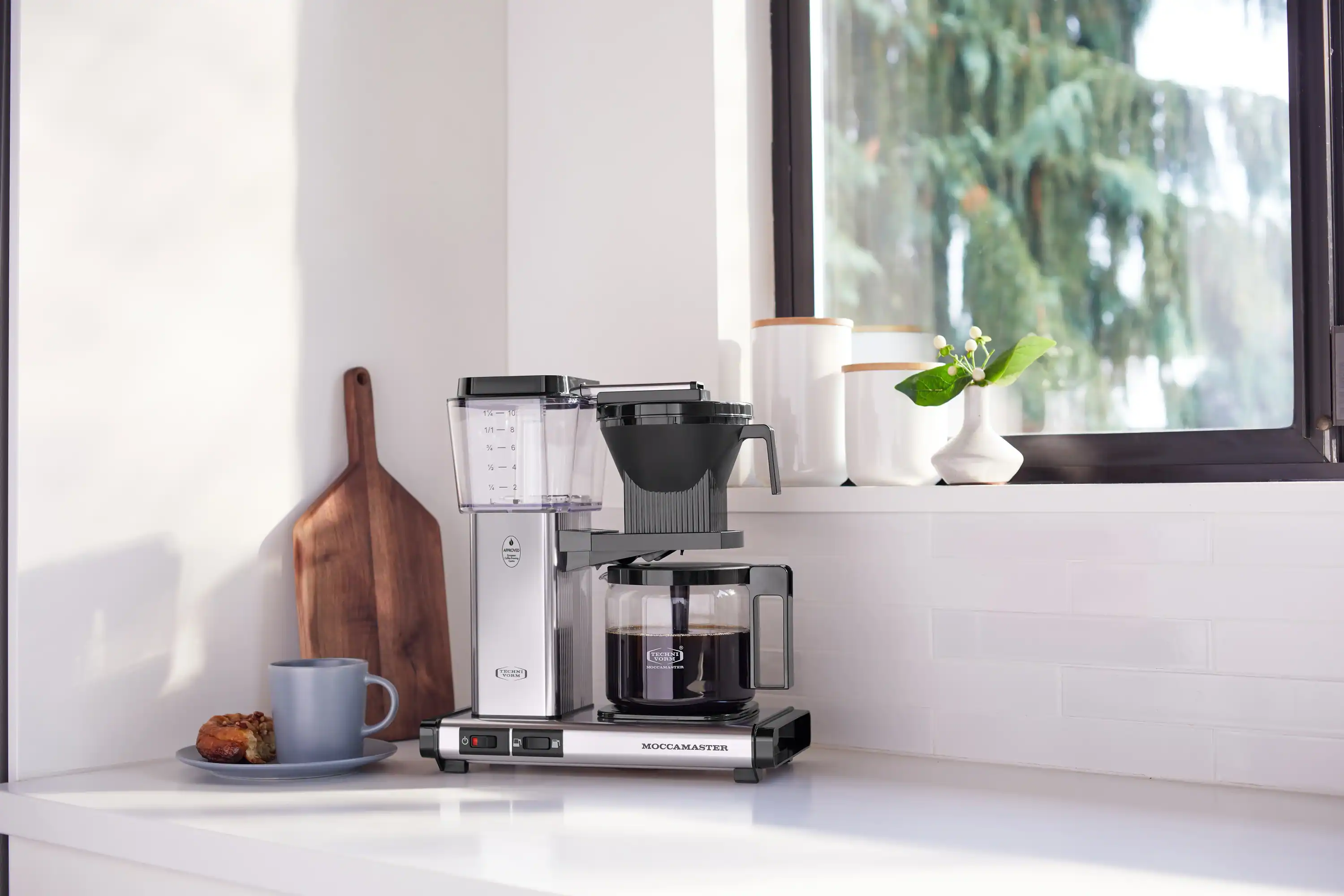 Moccamaster KBGV Select Glass Carafe 10-Cup Coffee Maker in Polished Silver with Automatic Drip-Stop, 40 Ounce, 1.25L (53941) - Image 4