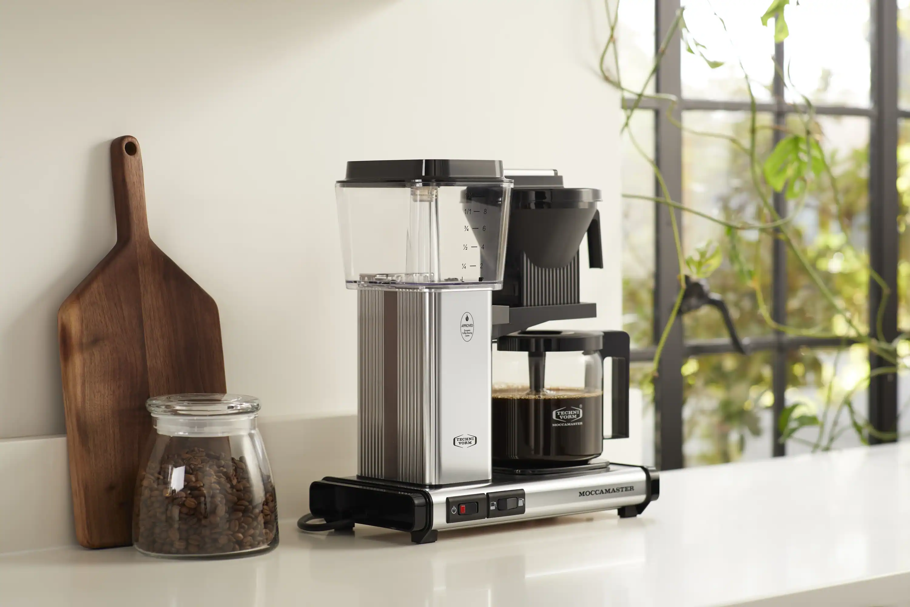 Moccamaster KBGV Select Glass Carafe 10-Cup Coffee Maker in Polished Silver with Automatic Drip-Stop, 40 Ounce, 1.25L (53941) - Image 5