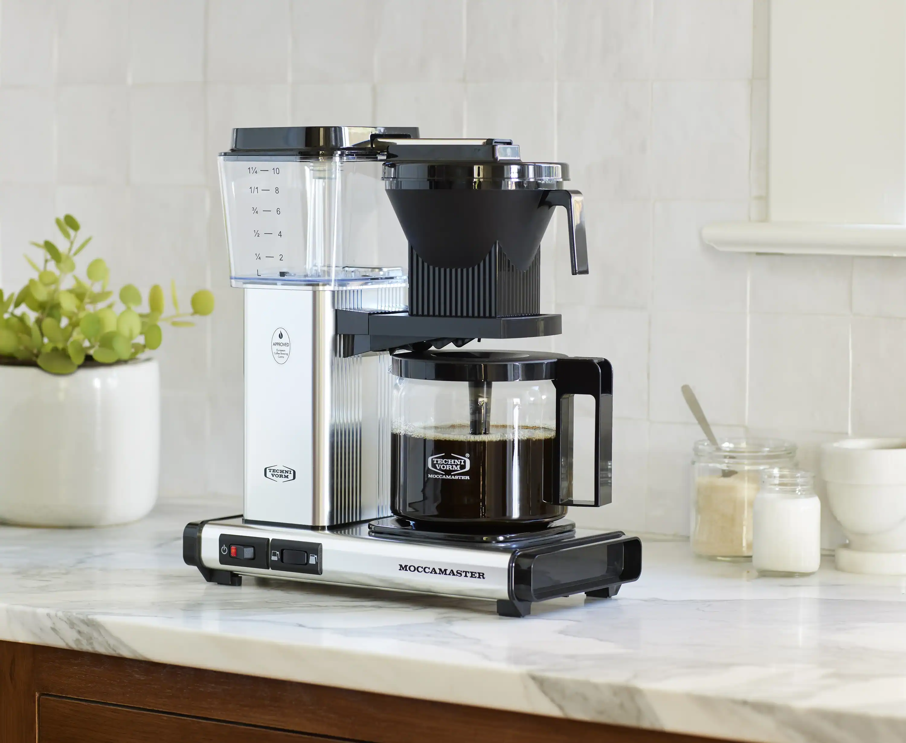 Moccamaster KBGV Select Glass Carafe 10-Cup Coffee Maker in Polished Silver with Automatic Drip-Stop, 40 Ounce, 1.25L (53941) - Image 6