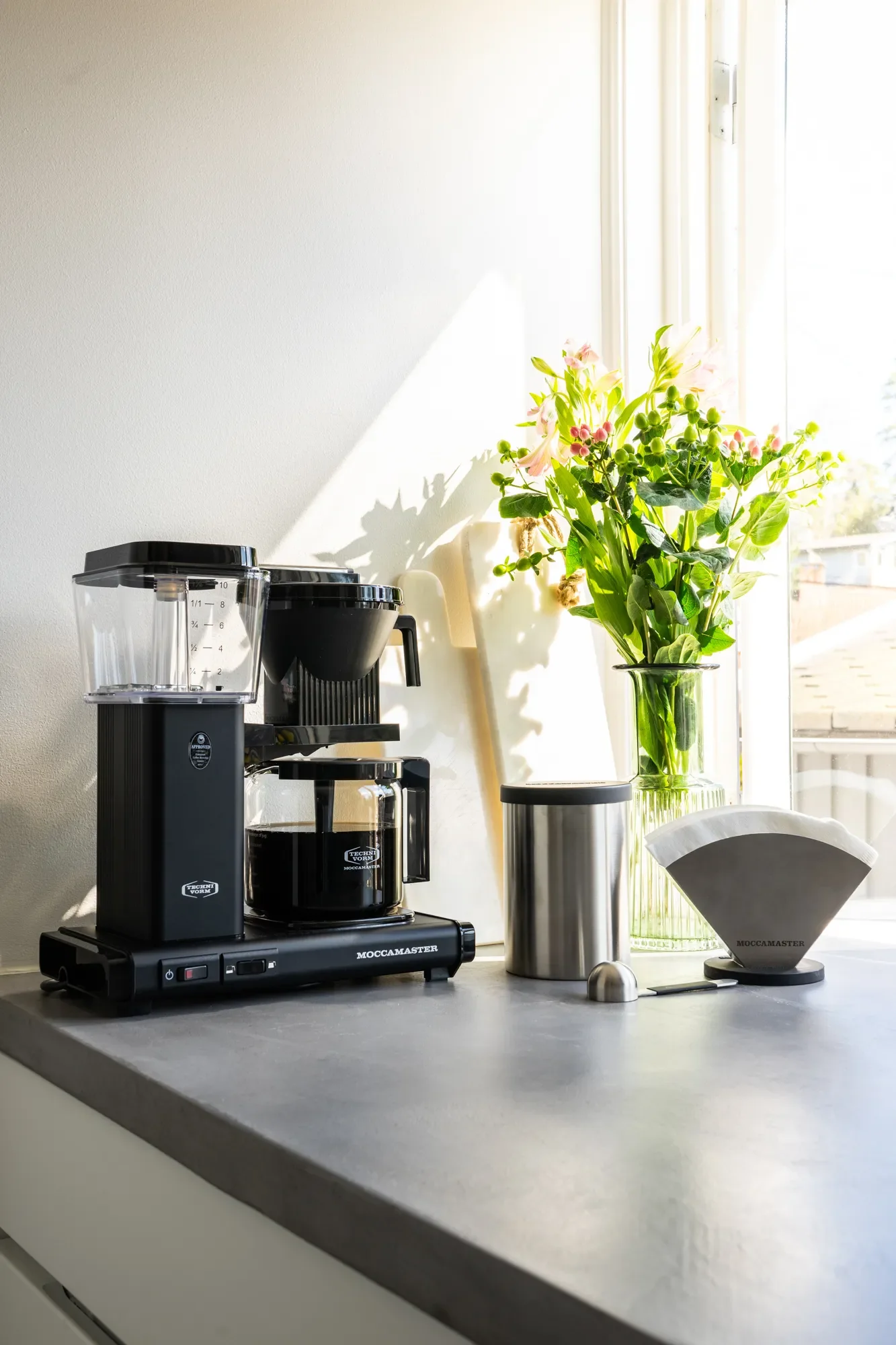 Moccamaster KBGV Select Glass Carafe 10-Cup Coffee Maker in Matte Black with Automatic Drip-Stop, 40 Ounce, 1.25L (53948) - Image 3