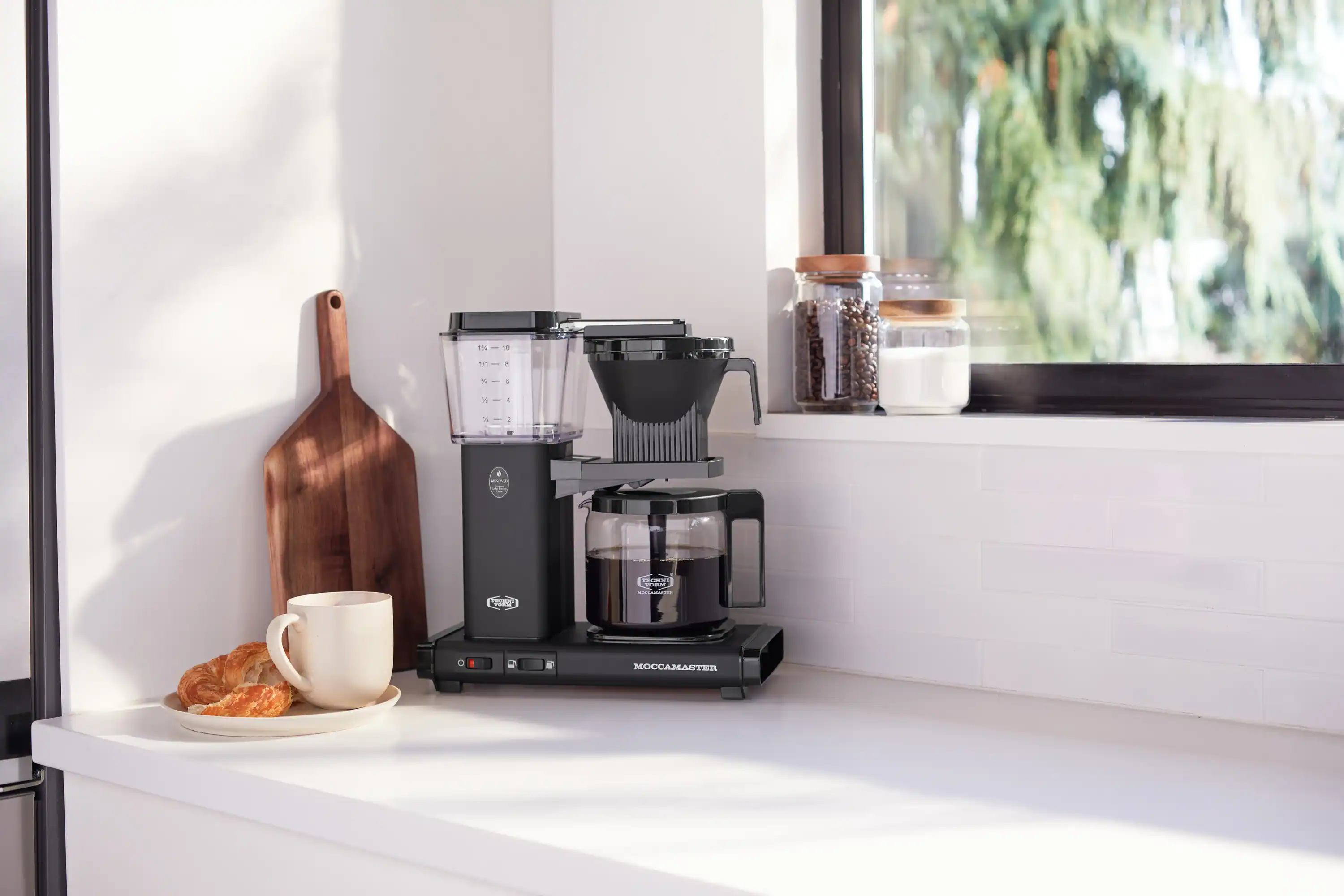 Moccamaster KBGV Select Glass Carafe 10-Cup Coffee Maker in Matte Black with Automatic Drip-Stop, 40 Ounce, 1.25L (53948) - Image 5