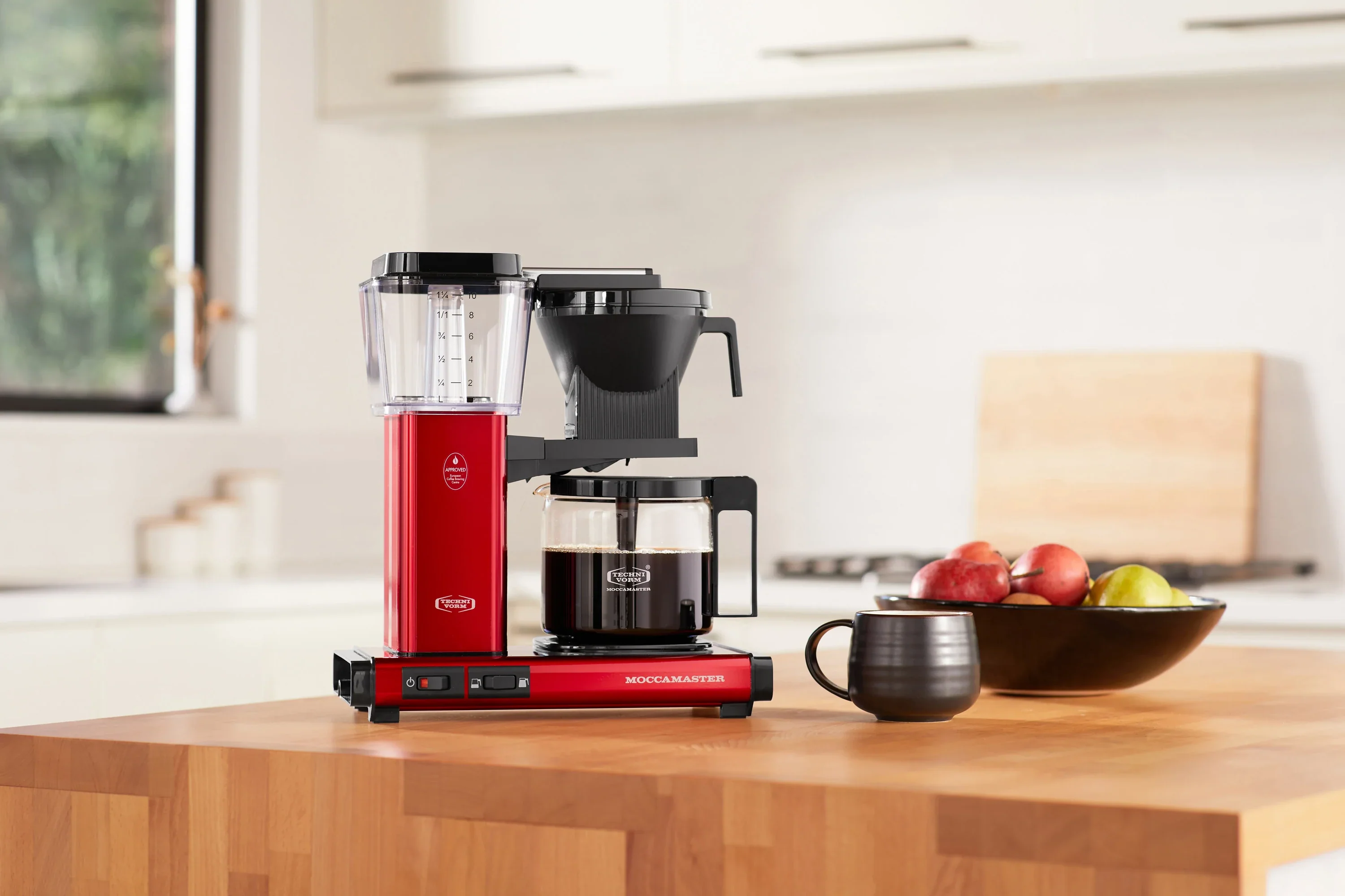 Moccamaster KBGV Select Glass Carafe 10-Cup Coffee Maker in Candy Apple Red with Volume Selector Switch, Automatic Drip-Stop & Auto-off 100 minutes, 40 Ounce, 1.25L (53944) - Image 2