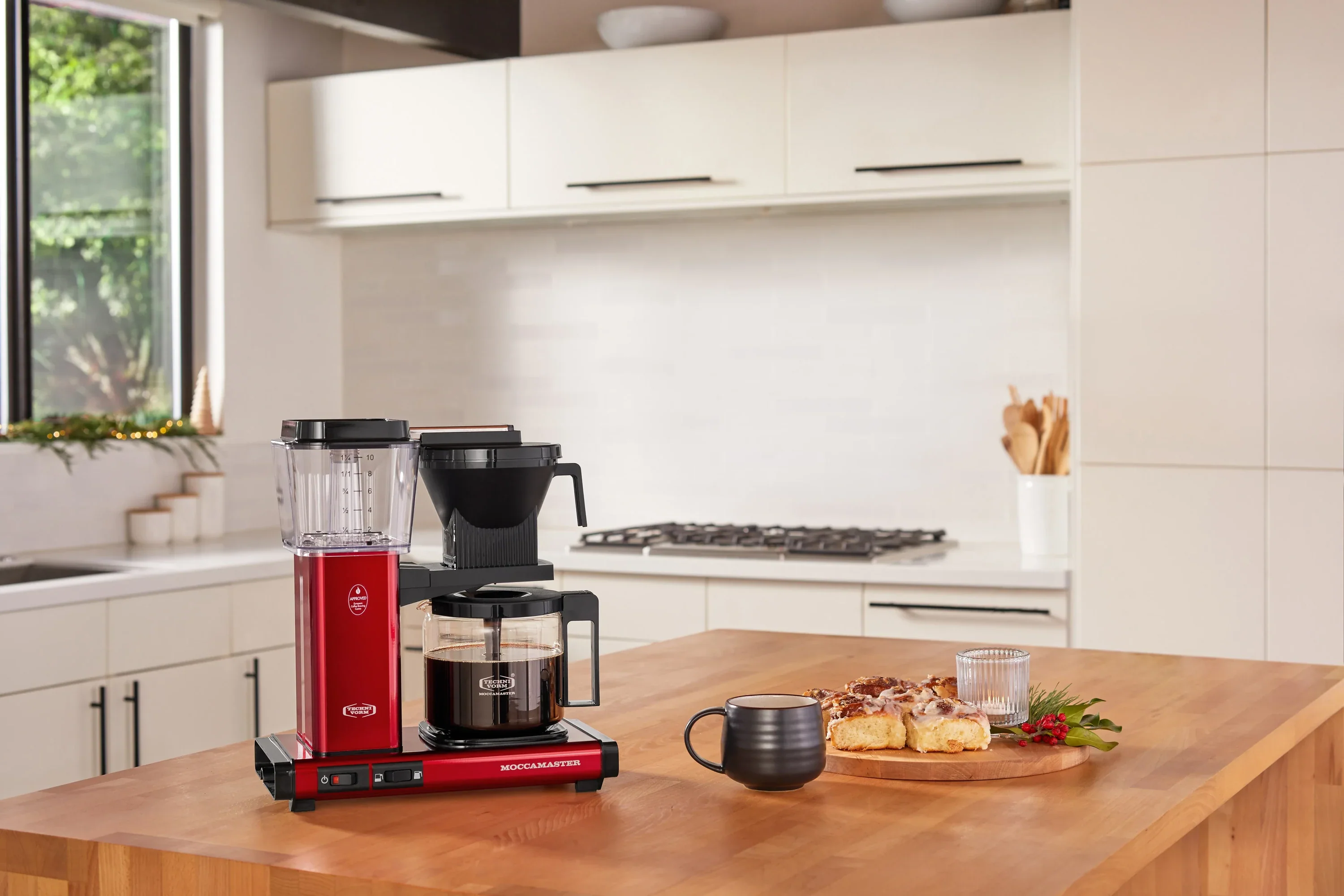 Moccamaster KBGV Select Glass Carafe 10-Cup Coffee Maker in Candy Apple Red with Volume Selector Switch, Automatic Drip-Stop & Auto-off 100 minutes, 40 Ounce, 1.25L (53944) - Image 3