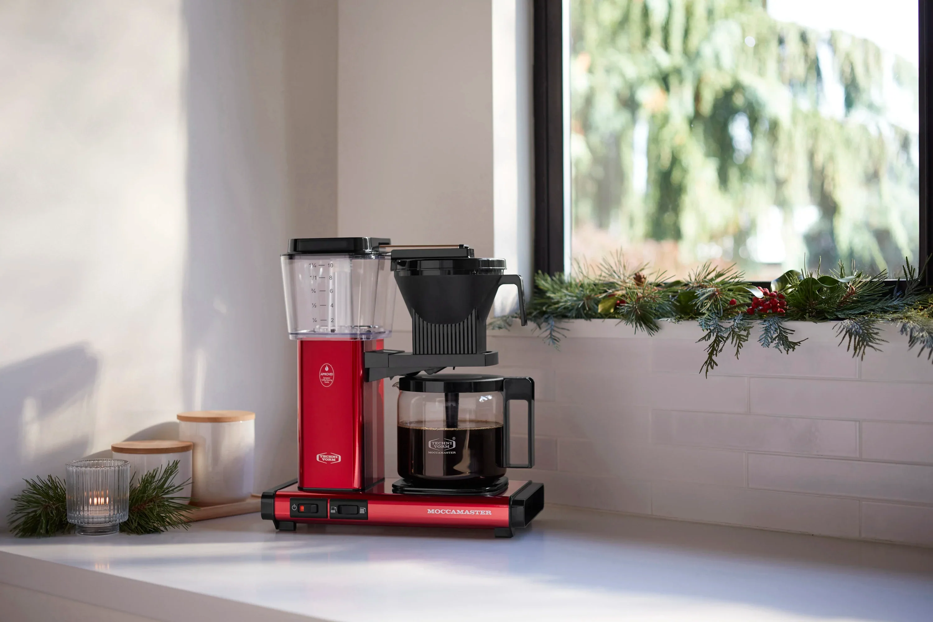 Moccamaster KBGV Select Glass Carafe 10-Cup Coffee Maker in Candy Apple Red with Volume Selector Switch, Automatic Drip-Stop & Auto-off 100 minutes, 40 Ounce, 1.25L (53944) - Image 4