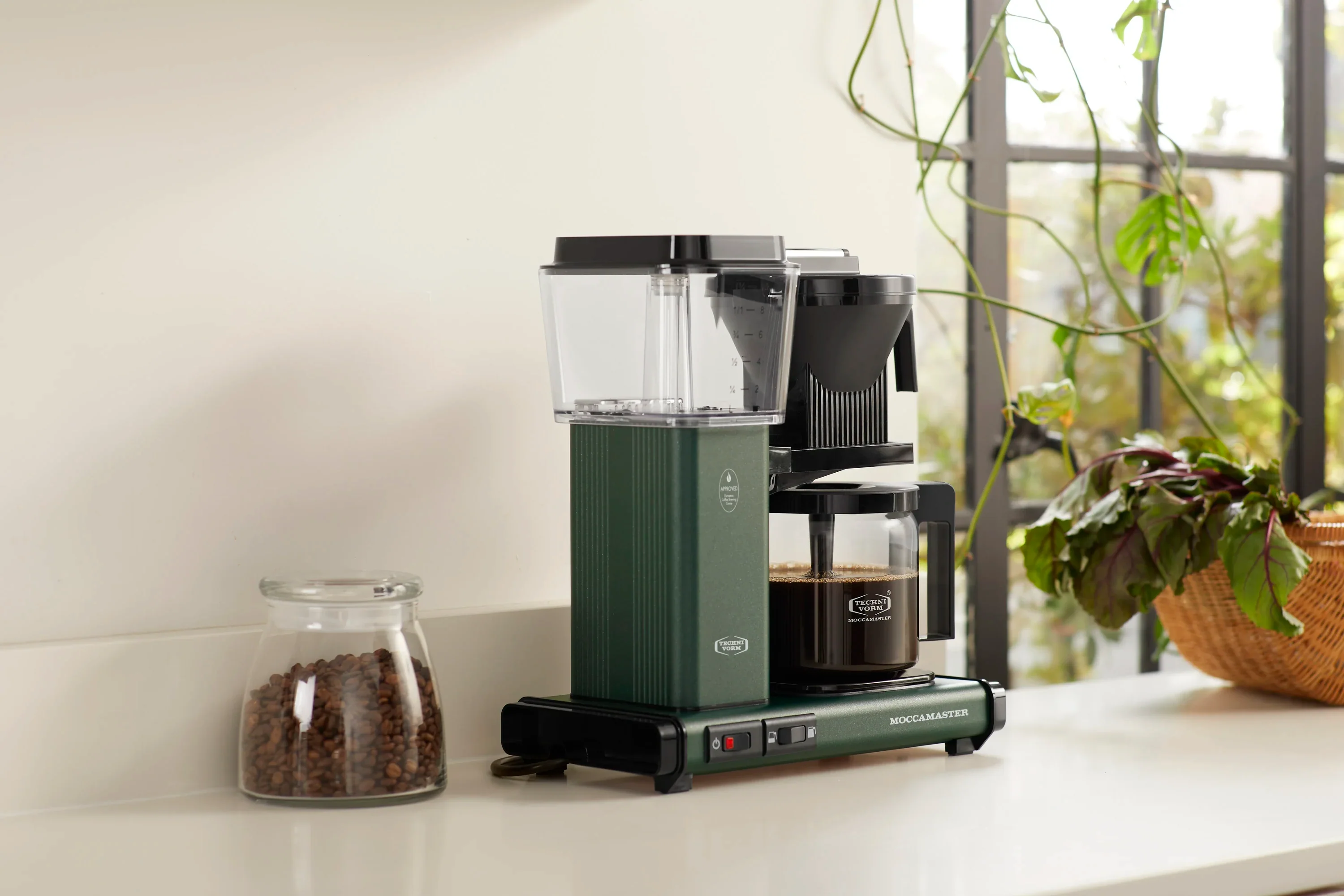 Moccamaster KBGV Select Glass Carafe 10-Cup Coffee Maker in Juniper with Volume Selector Switch, Automatic Drip-Stop, & Auto-off 100 minutes, 40 Ounce, 1.25L (53923) - Image 3