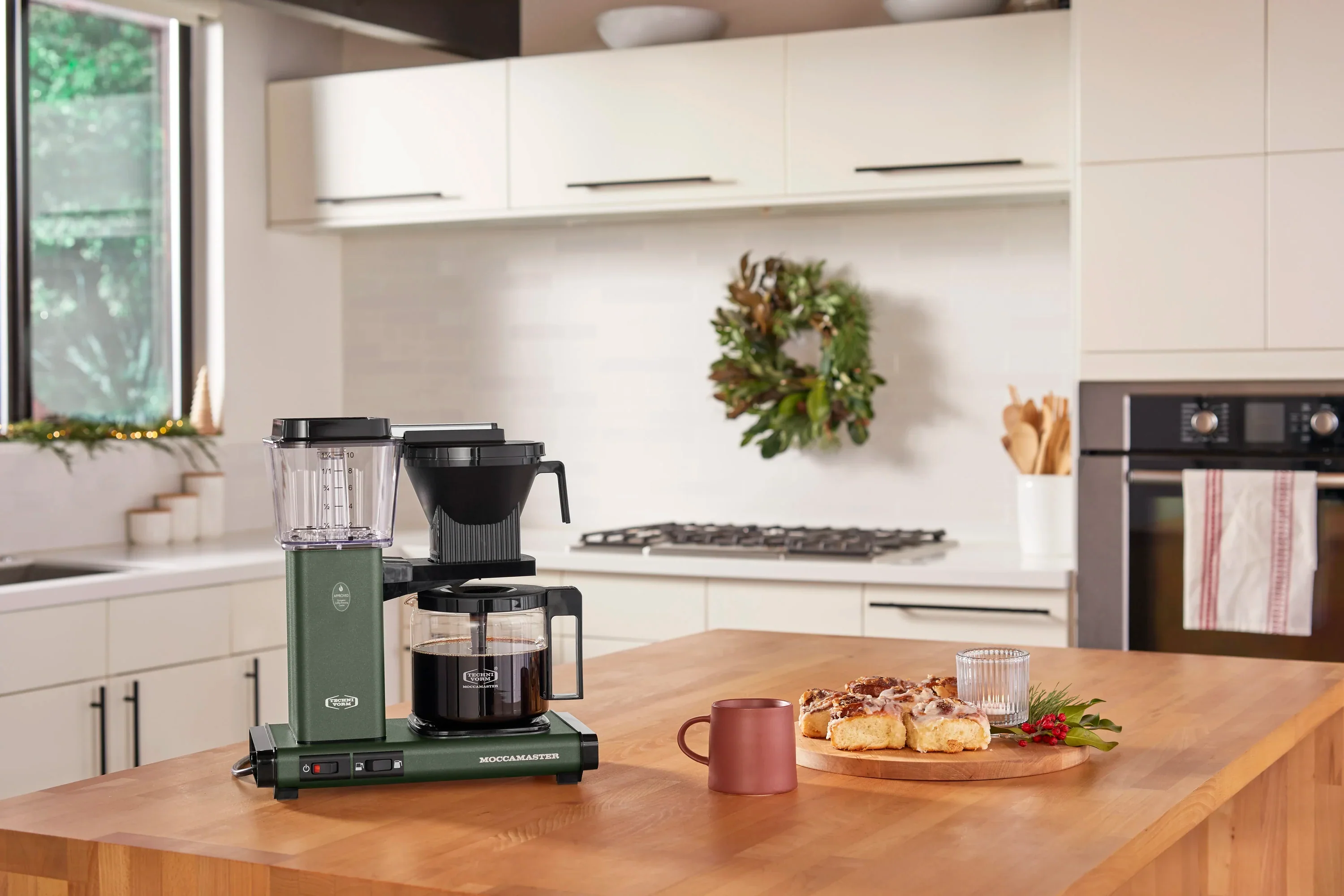 Moccamaster KBGV Select Glass Carafe 10-Cup Coffee Maker in Juniper with Volume Selector Switch, Automatic Drip-Stop, & Auto-off 100 minutes, 40 Ounce, 1.25L (53923) - Image 7