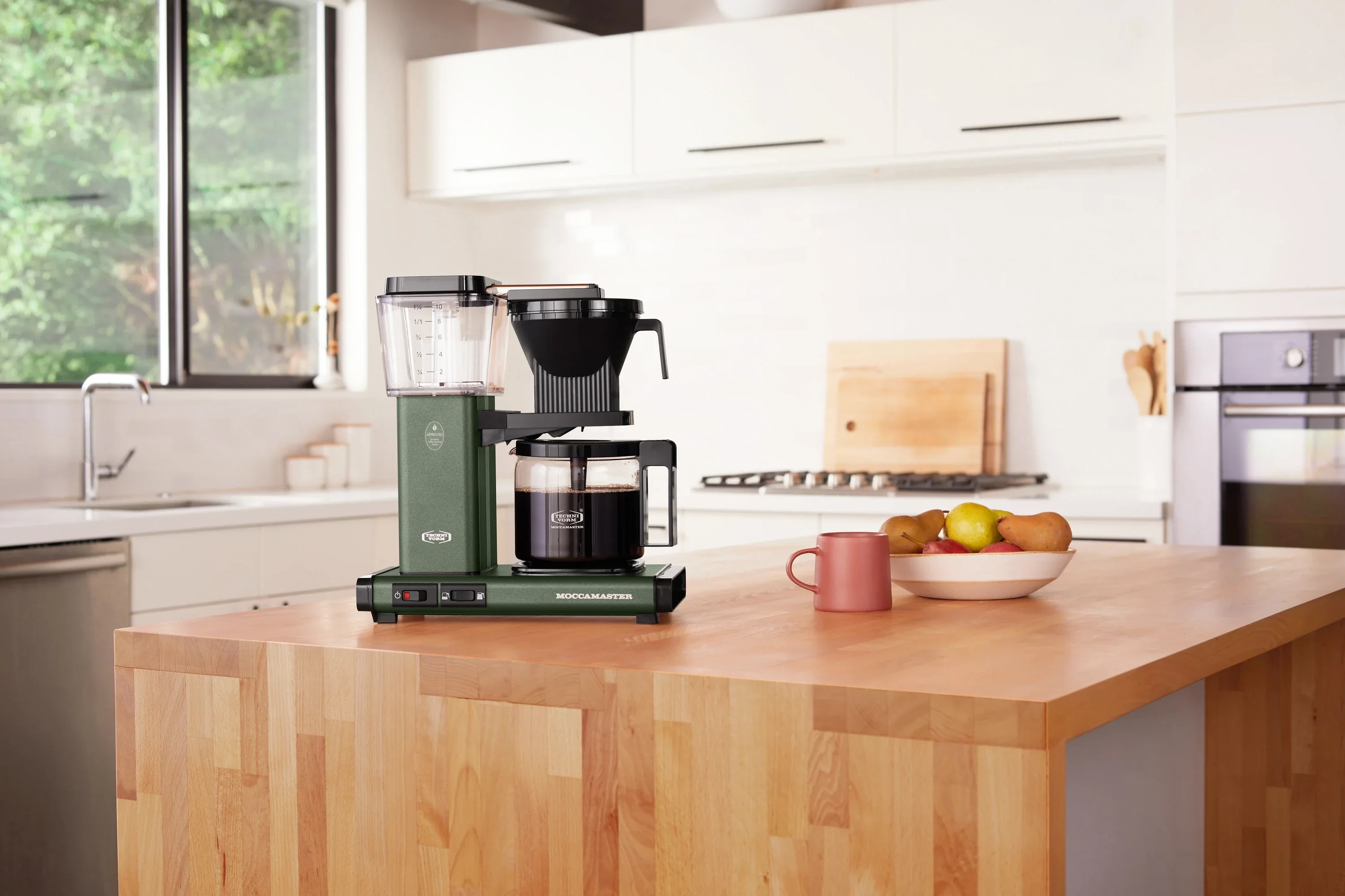 Moccamaster KBGV Select Glass Carafe 10-Cup Coffee Maker in Juniper with Volume Selector Switch, Automatic Drip-Stop, & Auto-off 100 minutes, 40 Ounce, 1.25L (53923) - Image 8