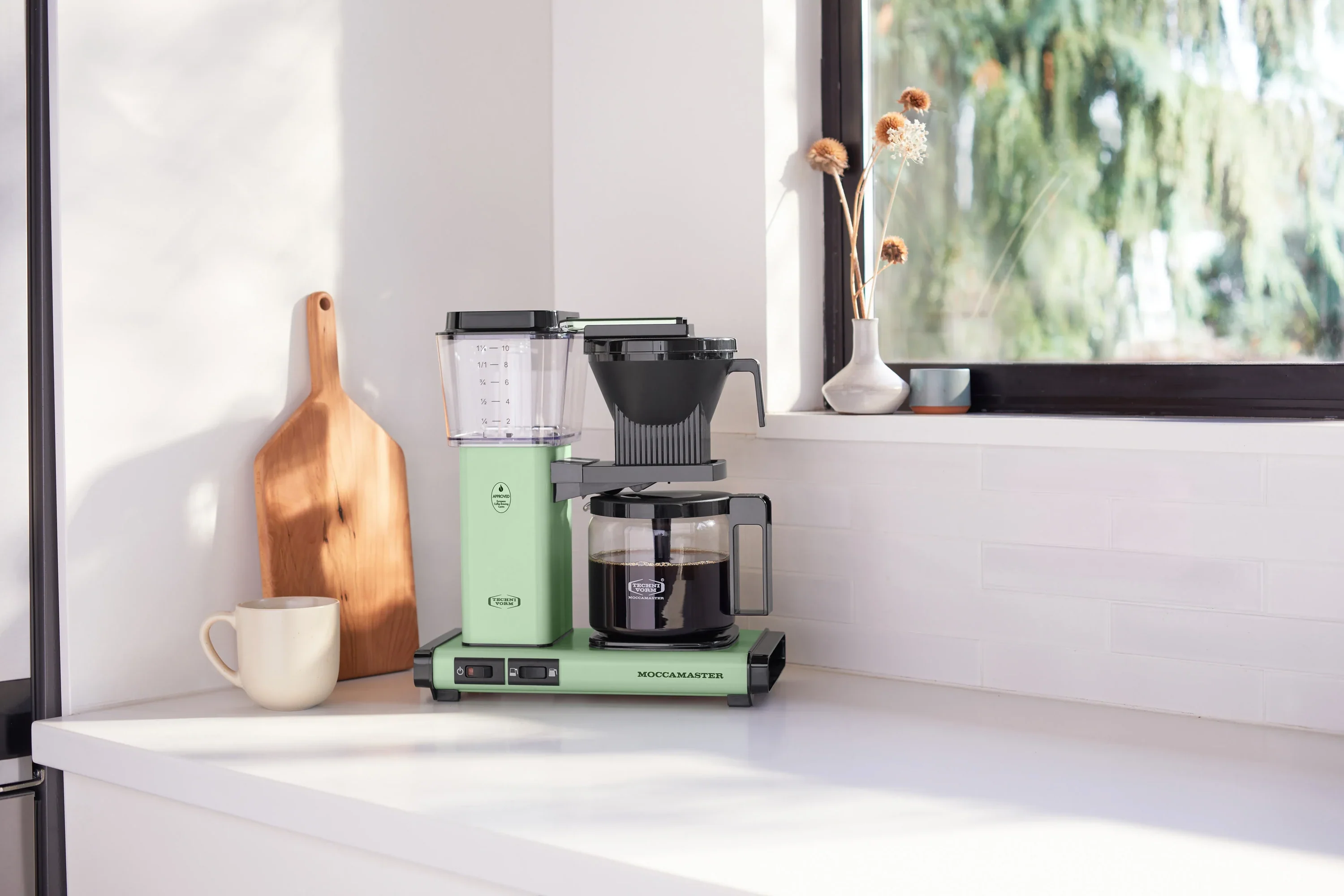 Moccamaster KBGV Select Glass Carafe 10-Cup Coffee Maker in Pistachio with Volume Selector Switch, Automatic Drip-Stop & Auto-off 100 minutes, 40 Ounce, 1.25L (53925) - Image 4