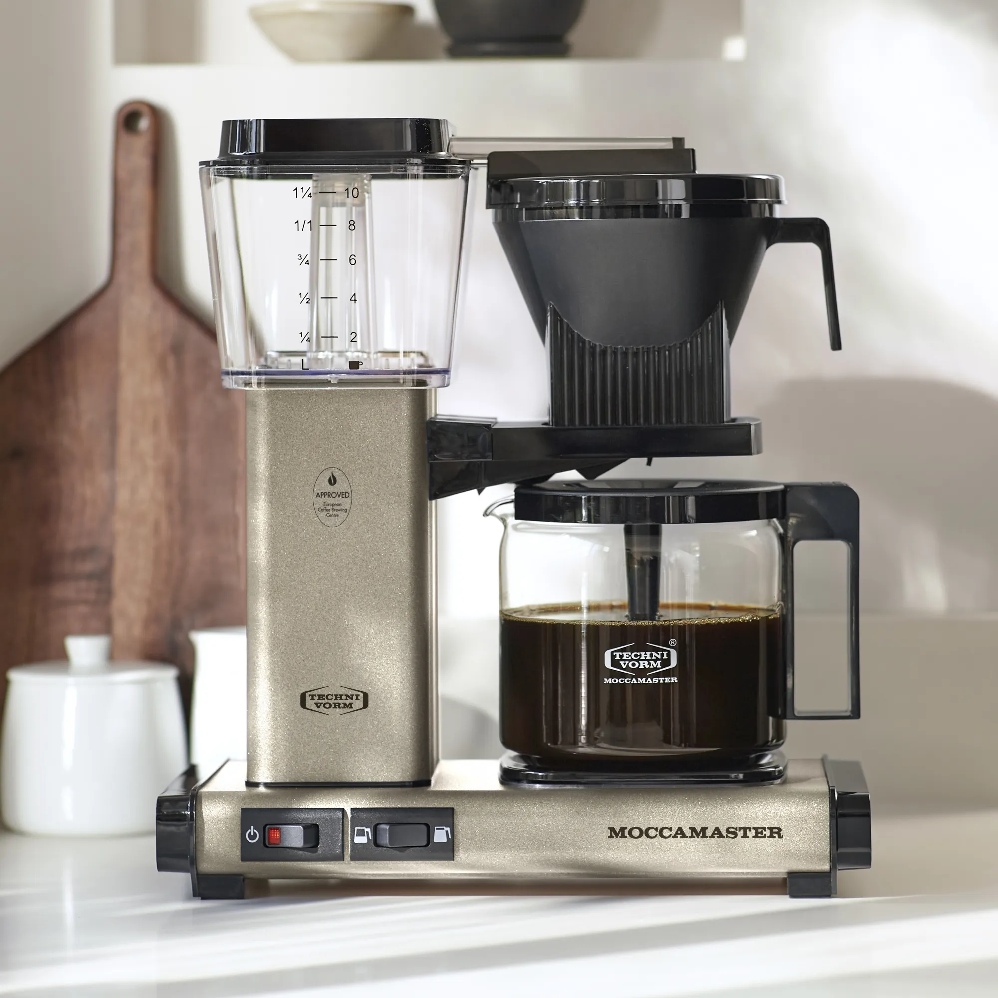 Moccamaster KBGV Select Glass Carafe 10-Cup Coffee Maker in Sandstone with Volume Selector Switch, Automatic Drip-Stop & Auto-off 100 minutes, 40 Ounce, 1.25L (53633) - Image 2