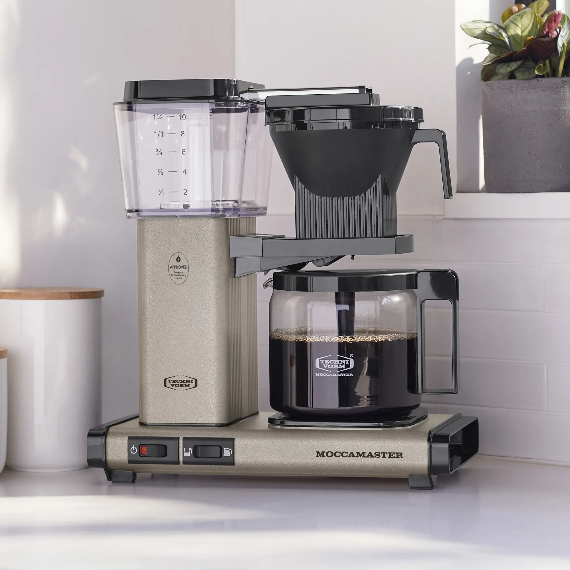 Moccamaster KBGV Select Glass Carafe 10-Cup Coffee Maker in Sandstone with Volume Selector Switch, Automatic Drip-Stop & Auto-off 100 minutes, 40 Ounce, 1.25L (53633) - Image 4