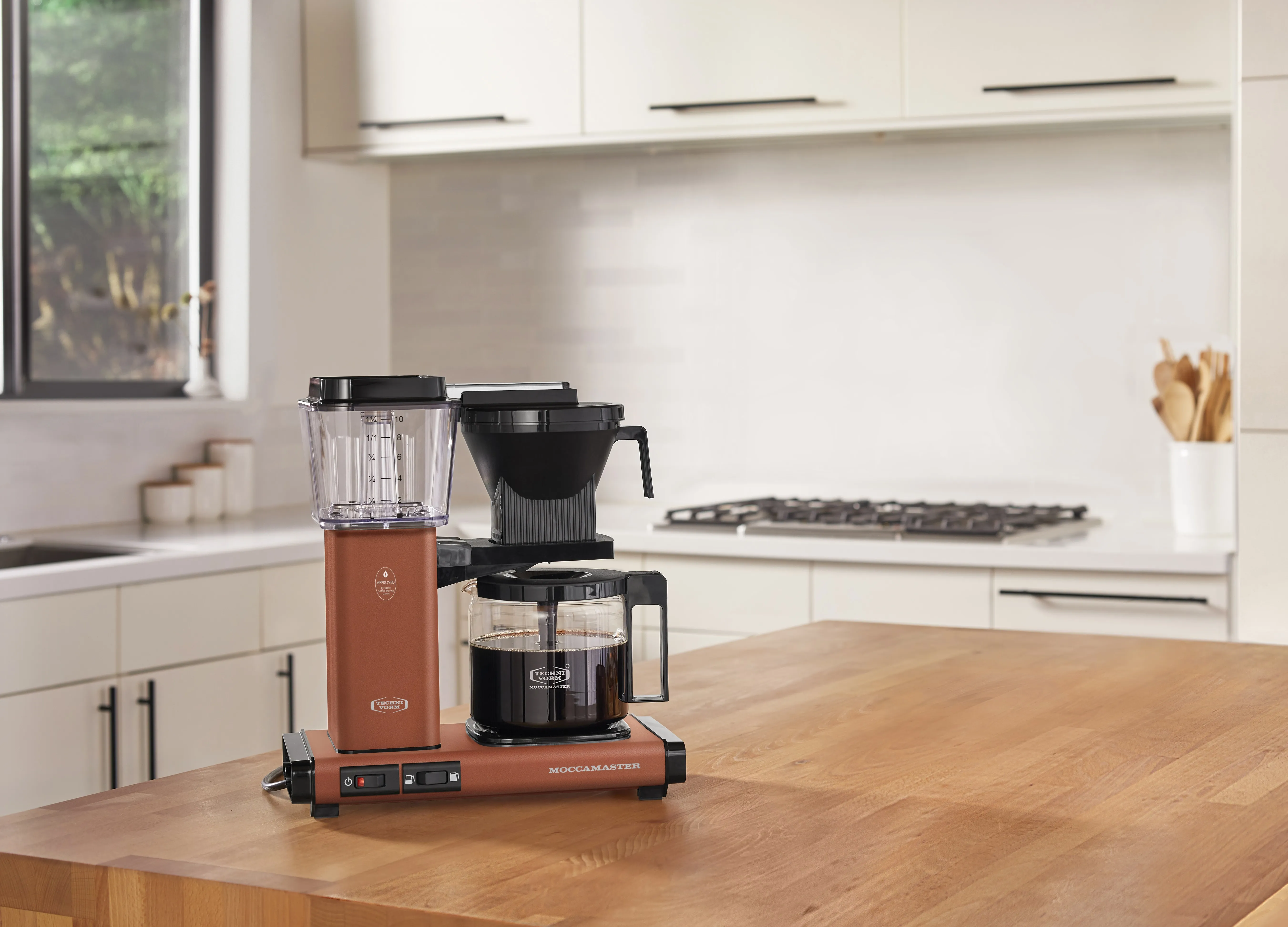 Moccamaster KBGV Select Glass Carafe 10-Cup Coffee Maker in Terracotta with Volume Selector Switch, Automatic Drip-Stop & Auto-off 100 minutes, 40 Ounce, 1.25L (53631) - Image 2