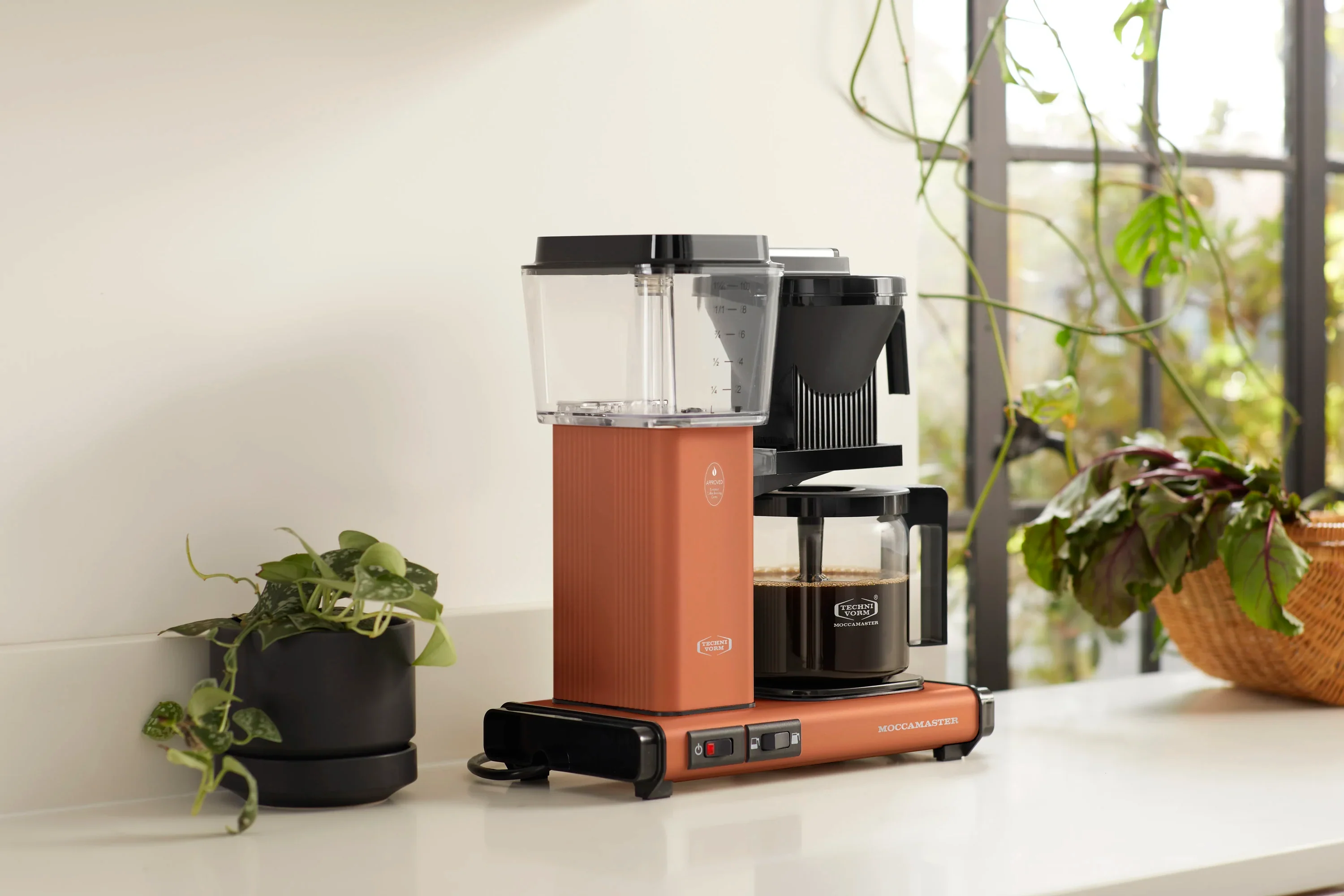 Moccamaster KBGV Select Glass Carafe 10-Cup Coffee Maker in Terracotta with Volume Selector Switch, Automatic Drip-Stop & Auto-off 100 minutes, 40 Ounce, 1.25L (53631) - Image 4