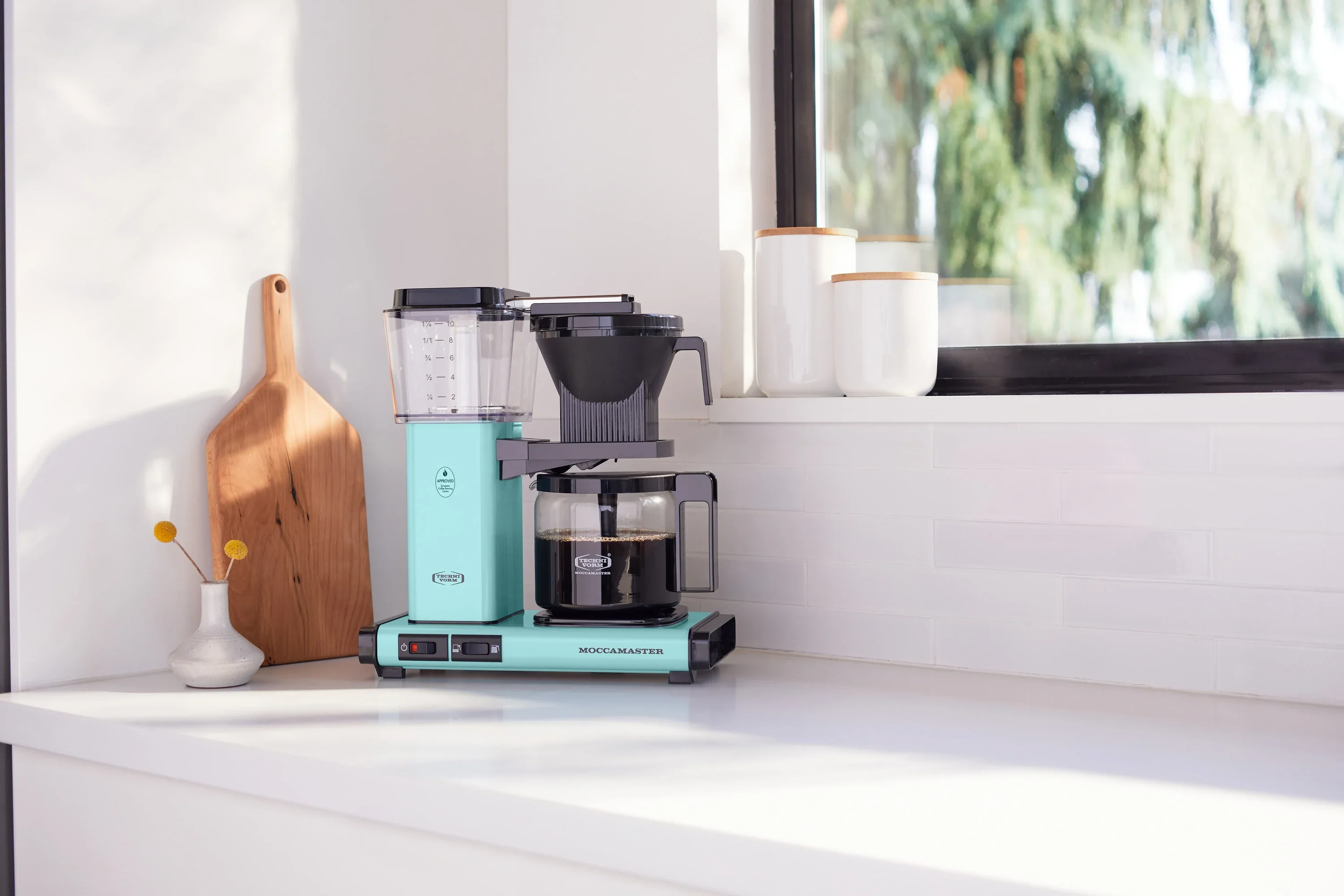 Moccamaster KBGV Select Glass Carafe 10-Cup Coffee Maker in Turquoise with Volume Selector Switch, Automatic Drip-Stop & Auto-off 100 minutes, 40 Ounce, 1.25L (53934) - Image 3