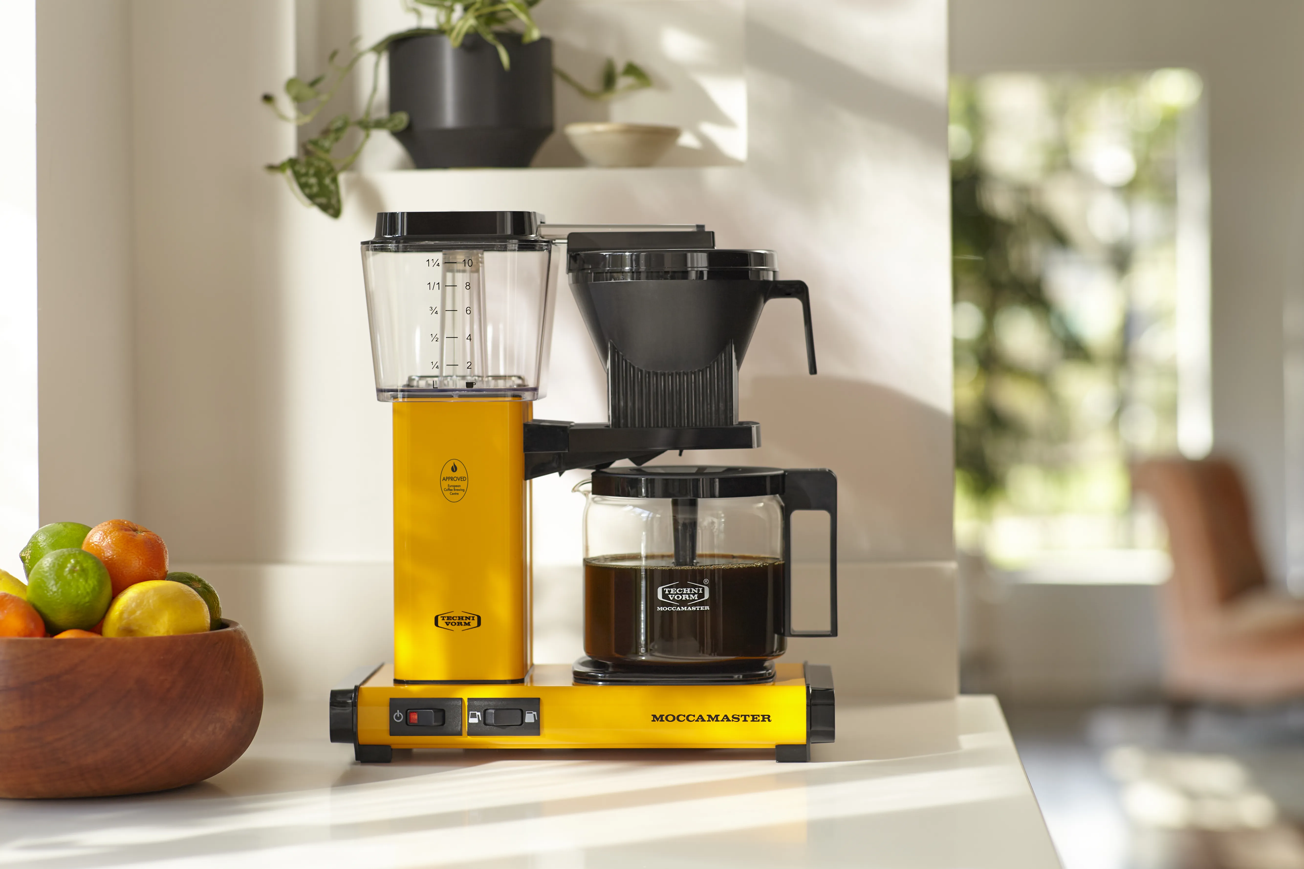 Moccamaster KBGV Select Glass Carafe 10-Cup Coffee Maker in Yellow Pepper with Volume Selector Switch, Automatic Drip-Stop, & Auto-off 100 minutes, 40 Ounce, 1.25L (53942) - Image 2