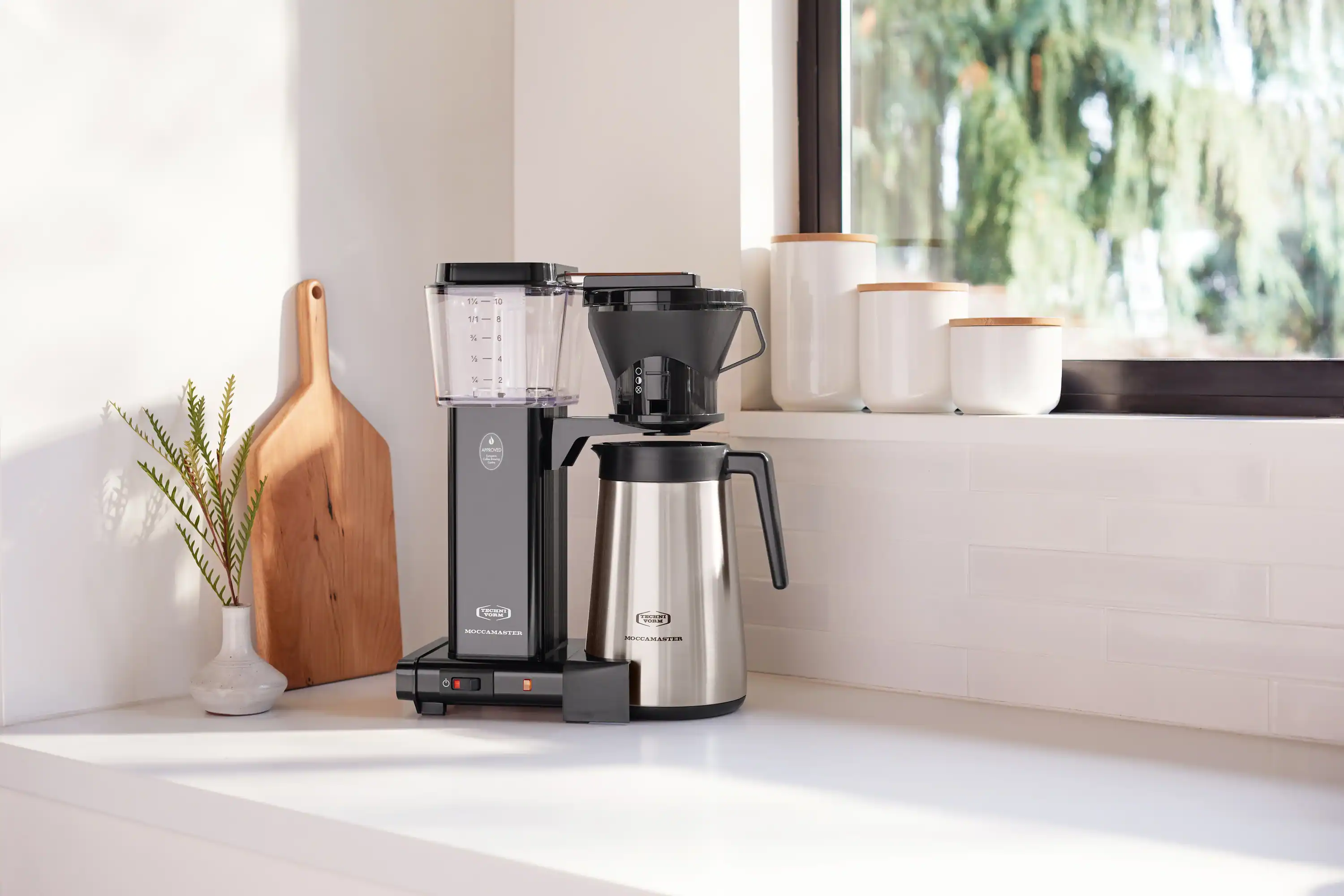 Moccamaster KBT Thermal Carafe 10-Cup Coffee Maker in Black with Manual Adjust Drip-Stop, 40 Ounce, 1.25L (79114) - Image 4
