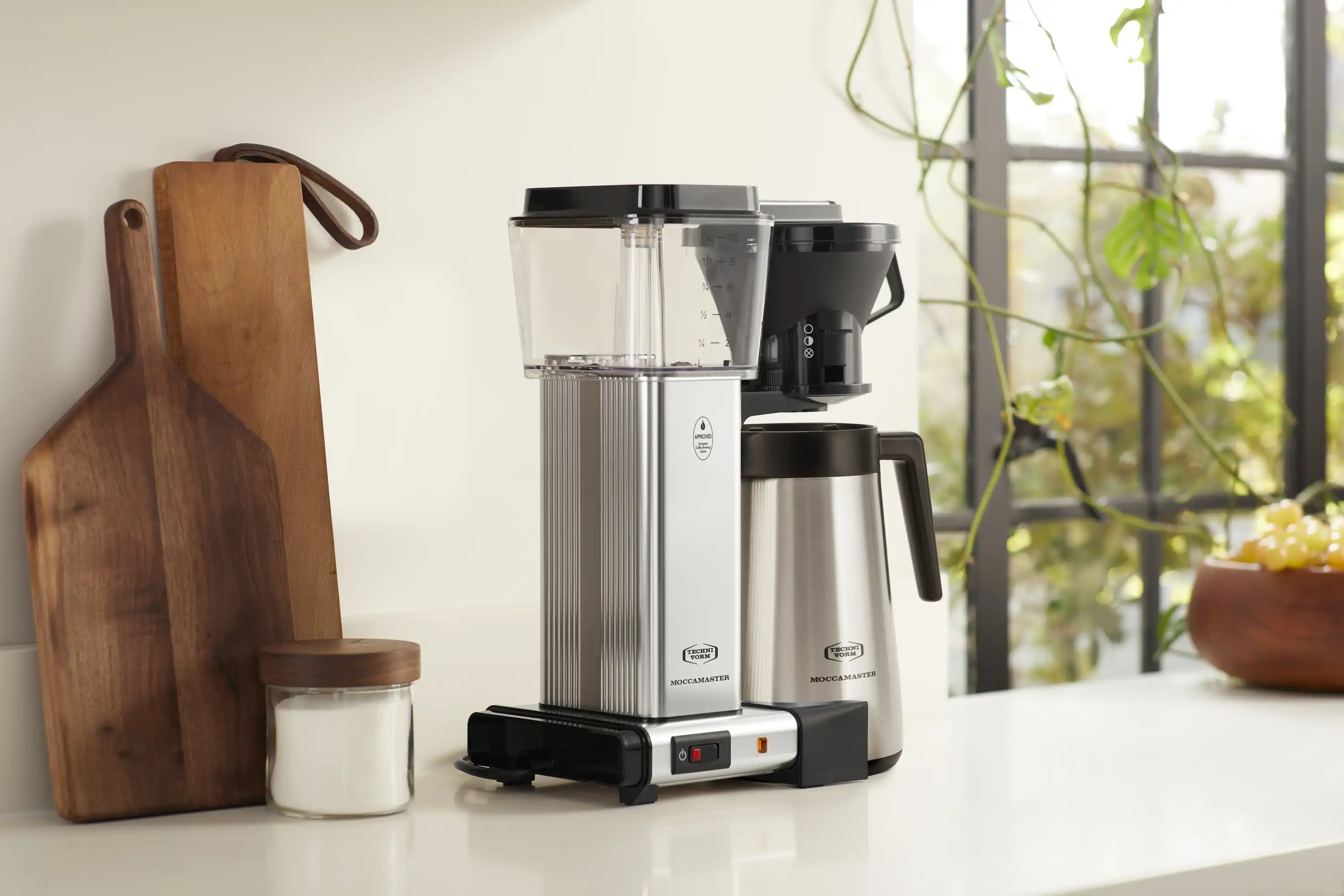 Moccamaster KBT Thermal Carafe 10-Cup Coffee Maker in Polished Silver with Manual Adjust Drip-Stop, 40 Ounce, 1.25L (79112) - Image 3