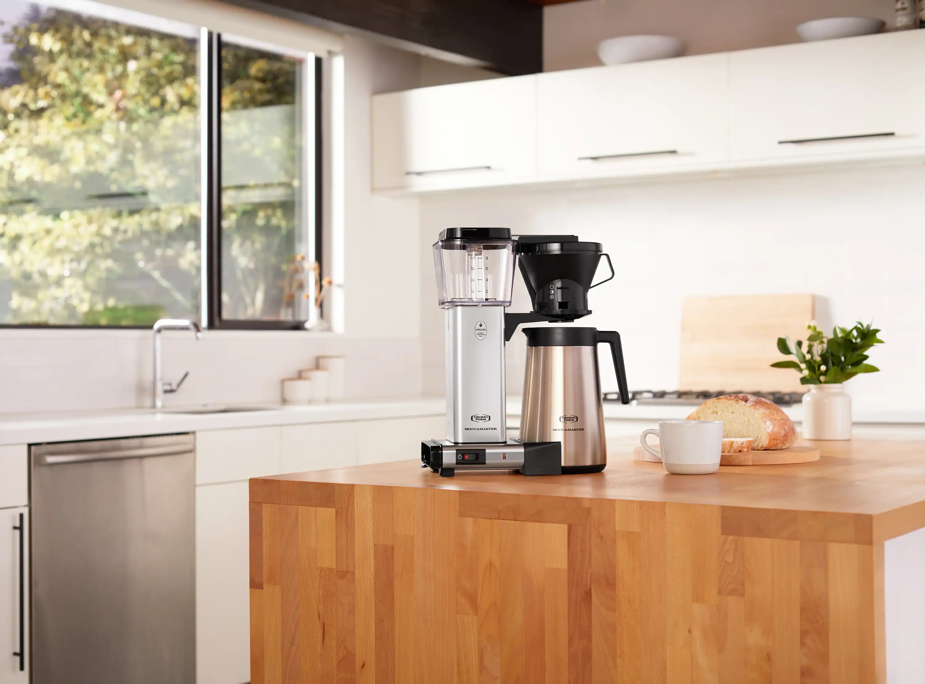 Moccamaster KBT Thermal Carafe 10-Cup Coffee Maker in Polished Silver with Manual Adjust Drip-Stop, 40 Ounce, 1.25L (79112) - Image 4