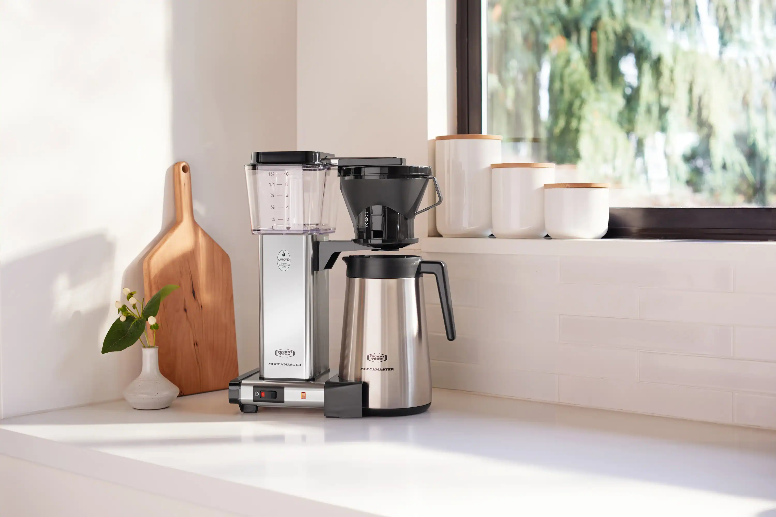 Moccamaster KBT Thermal Carafe 10-Cup Coffee Maker in Polished Silver with Manual Adjust Drip-Stop, 40 Ounce, 1.25L (79112) - Image 5