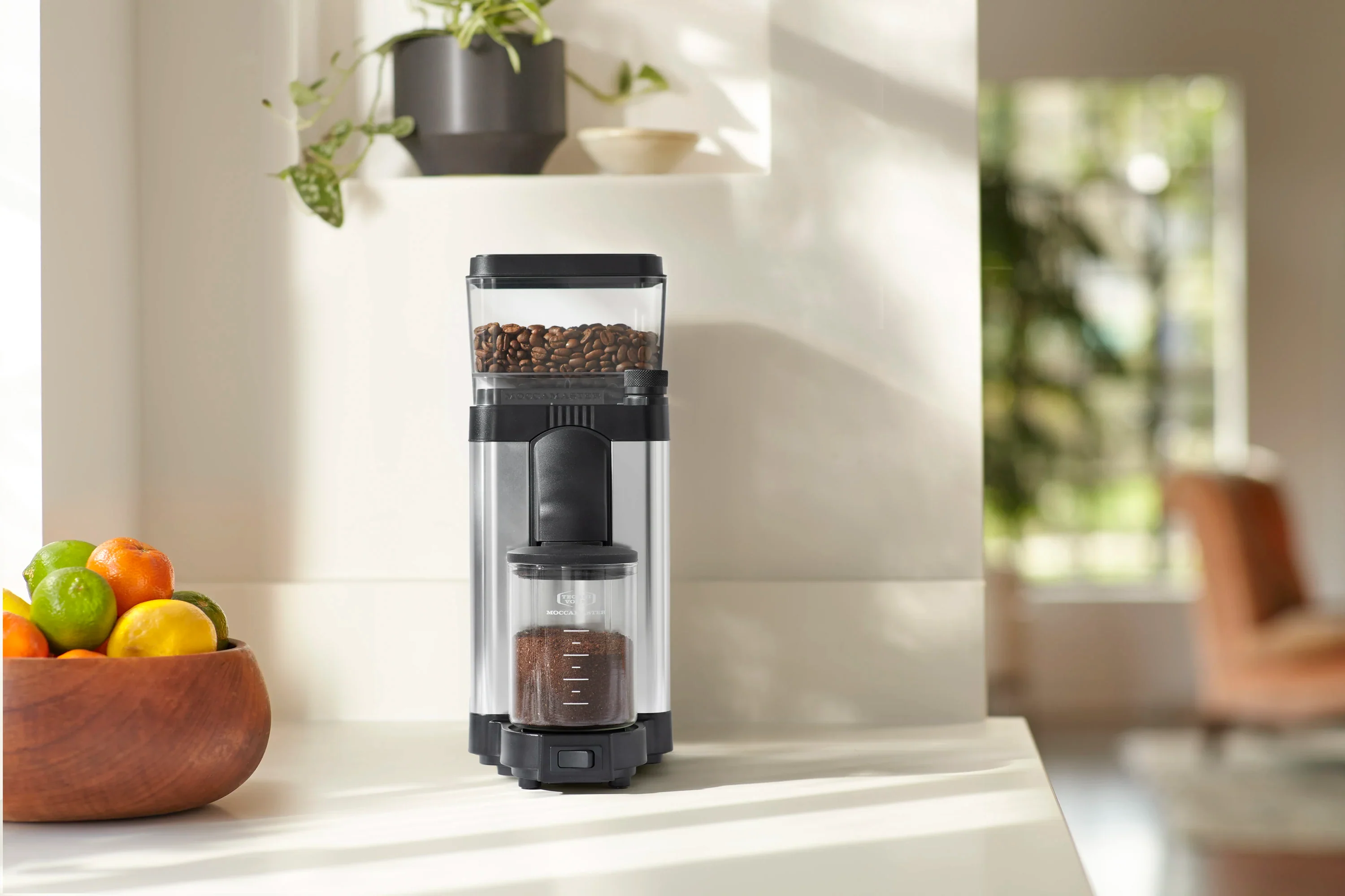 Moccamaster KM5 Burr Grinder in Polished Silver with 50 mm Burrs Hopper Capacity, 8.8 Ounce (49520) - Image 4