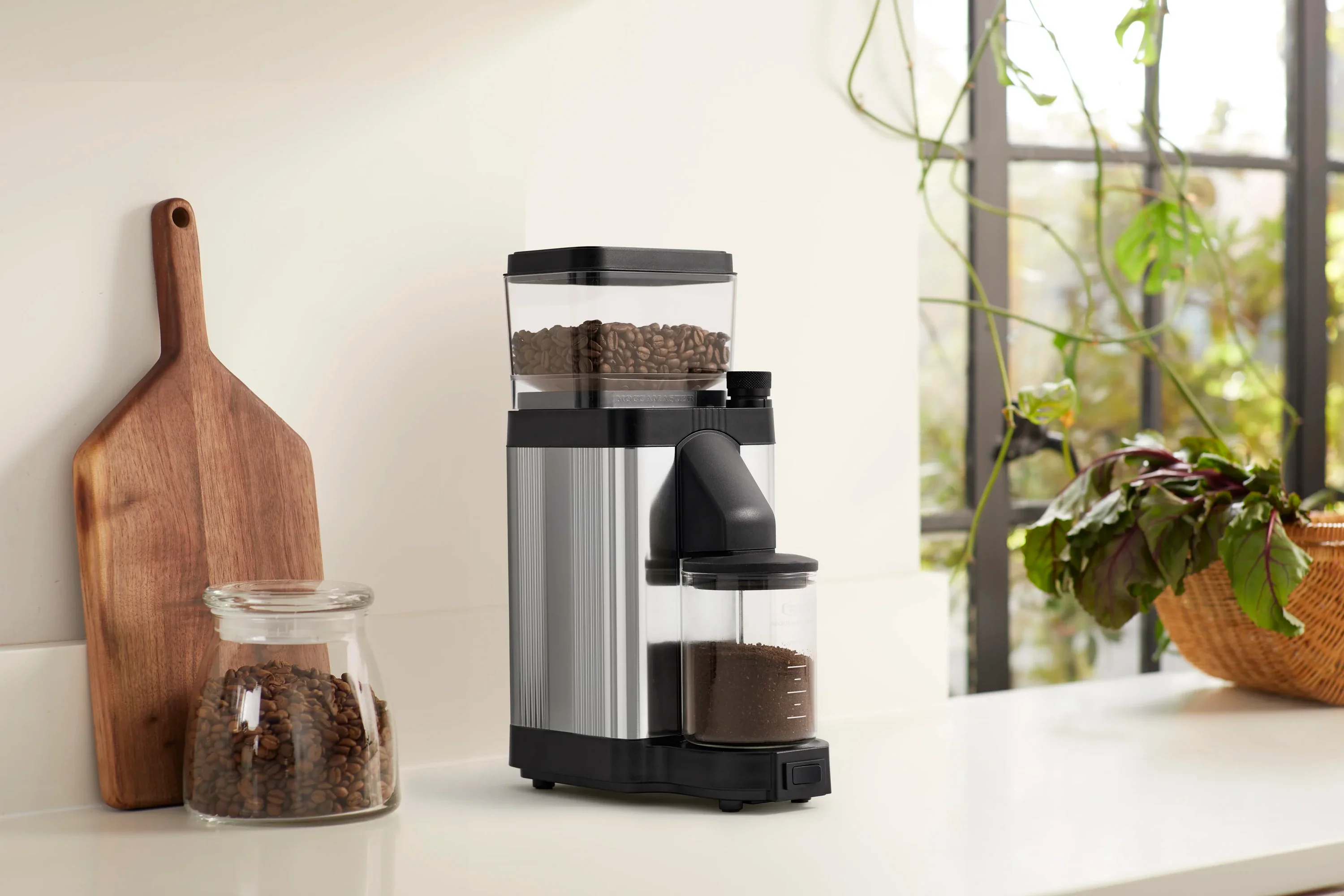 Moccamaster KM5 Burr Grinder in Polished Silver with 50 mm Burrs Hopper Capacity, 8.8 Ounce (49520) - Image 6