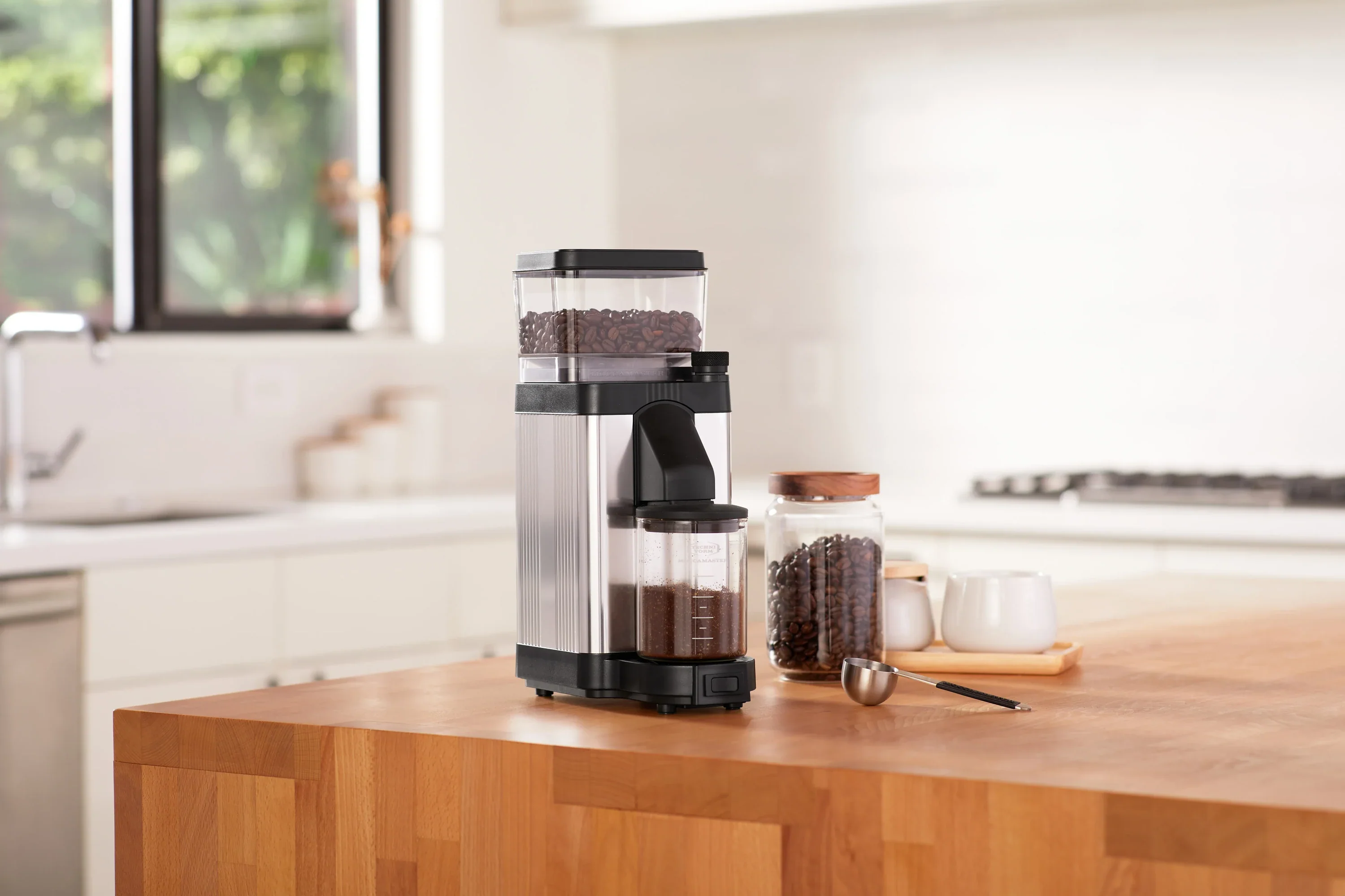 Moccamaster KM5 Burr Grinder in Polished Silver with 50 mm Burrs Hopper Capacity, 8.8 Ounce (49520) - Image 7