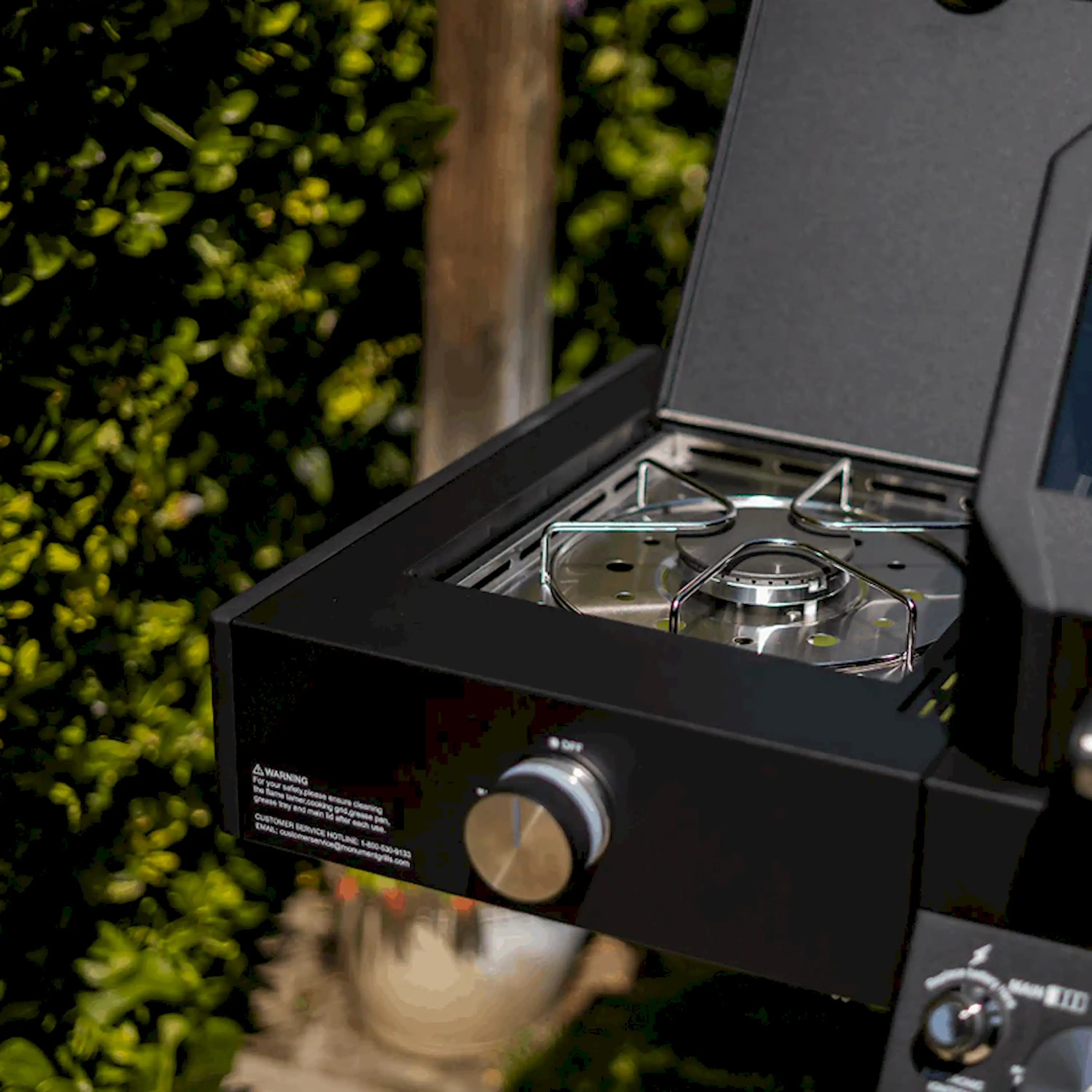 Monument Denali Smart Propane Gas Grill in Black with 4 Burners (D425) - Image 14