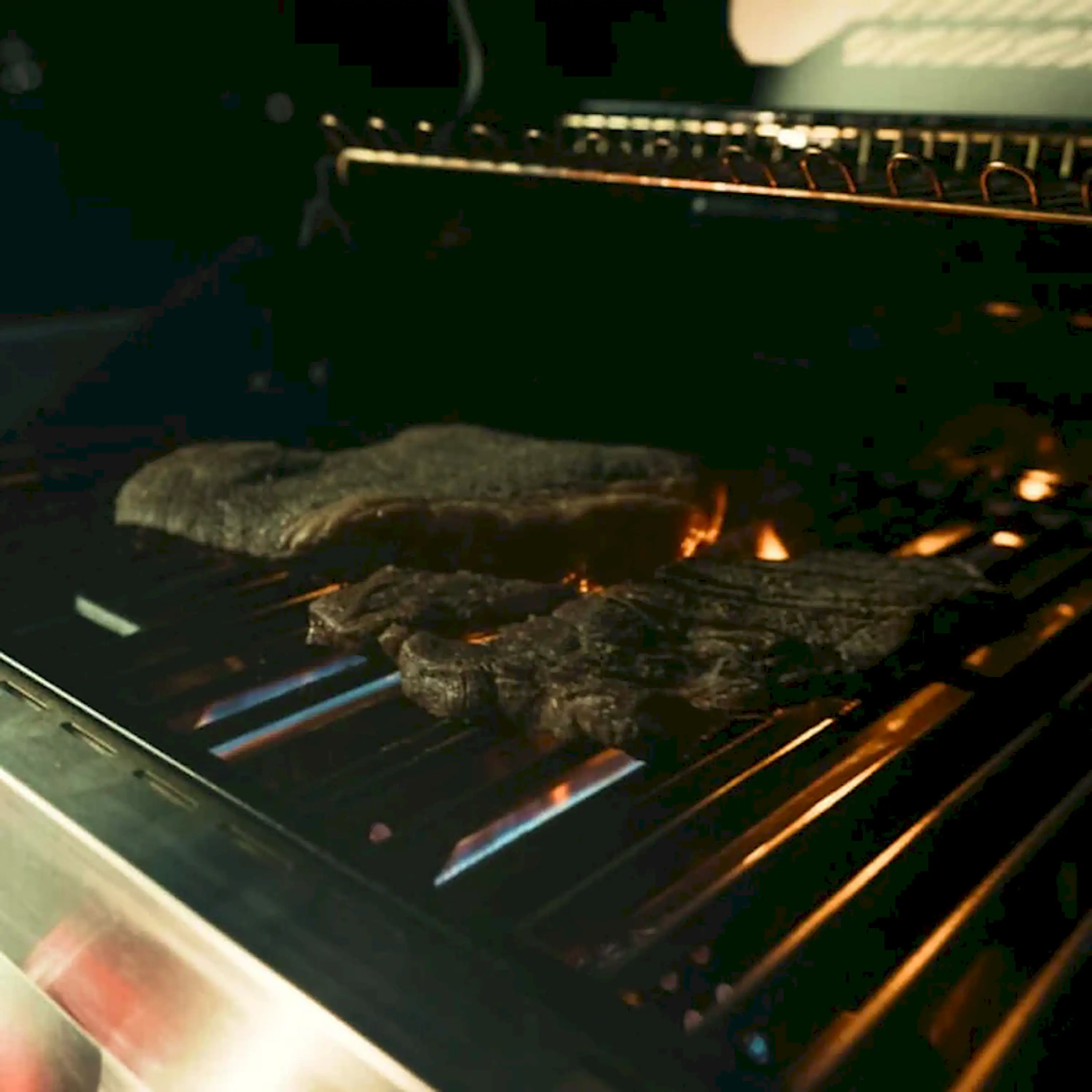 Monument Denali Smart Gas Grill in Stainless Steel with 6 Burners (D605) - Image 9
