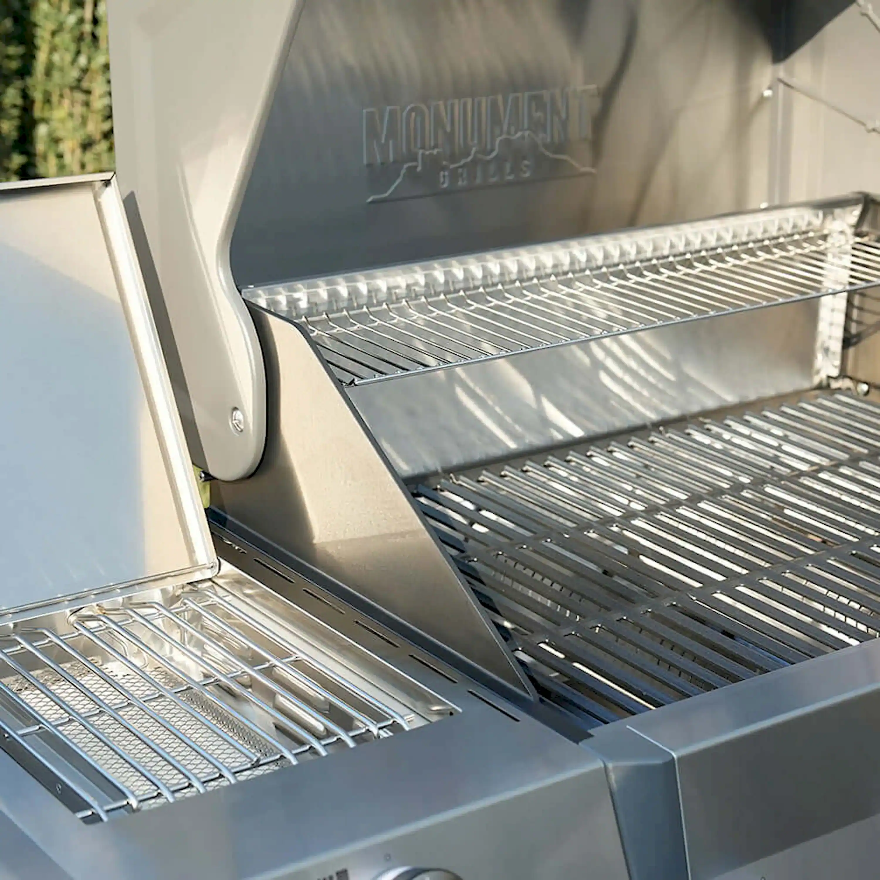 Monument Eminence Tech Propane Gas Grill in Stainless Steel with 4 Burners (E405) - Image 5