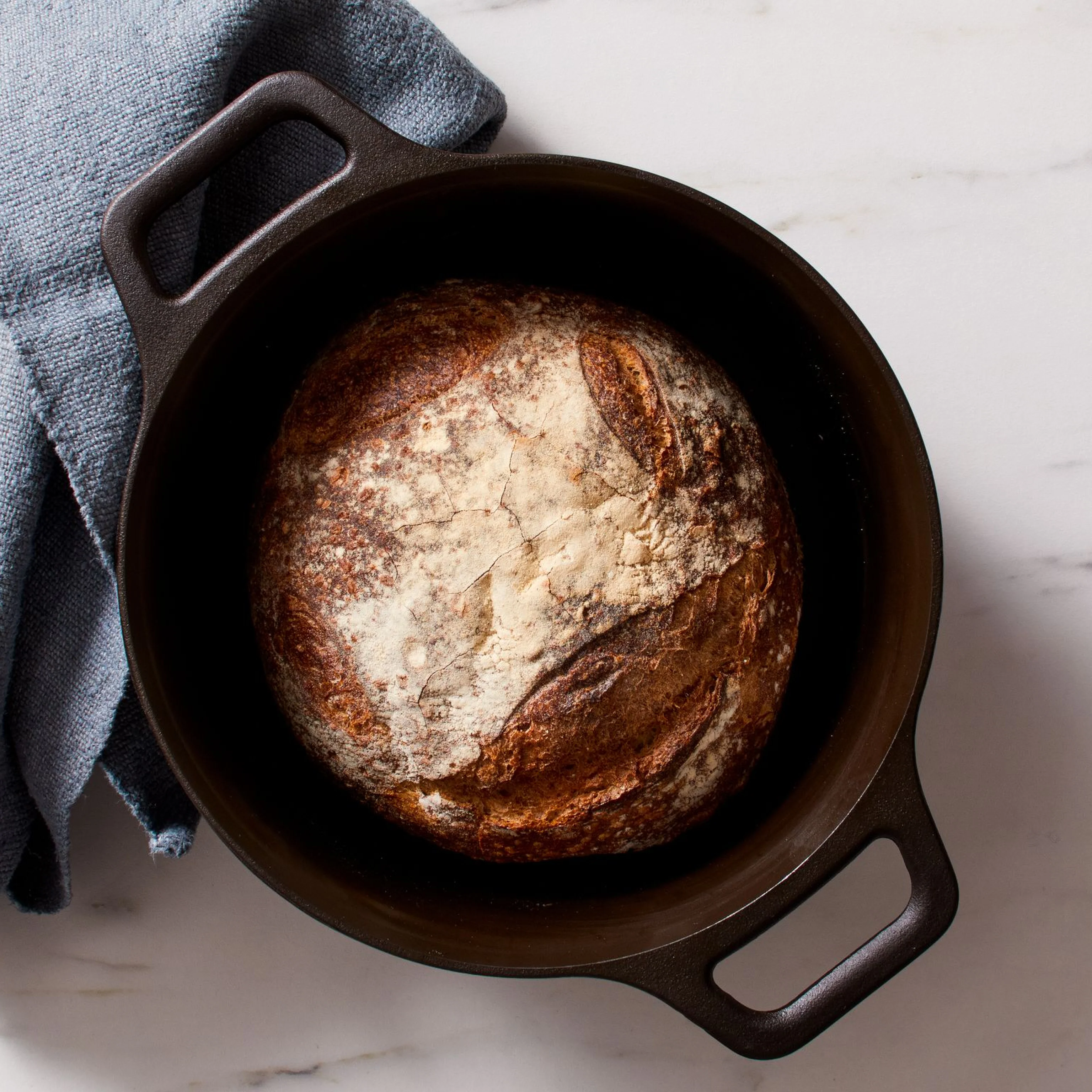 Field Company No.8, 10 ¼-Inches Top Diameter and 4.5 Quartz Cast Iron Dutch Oven - Image 2
